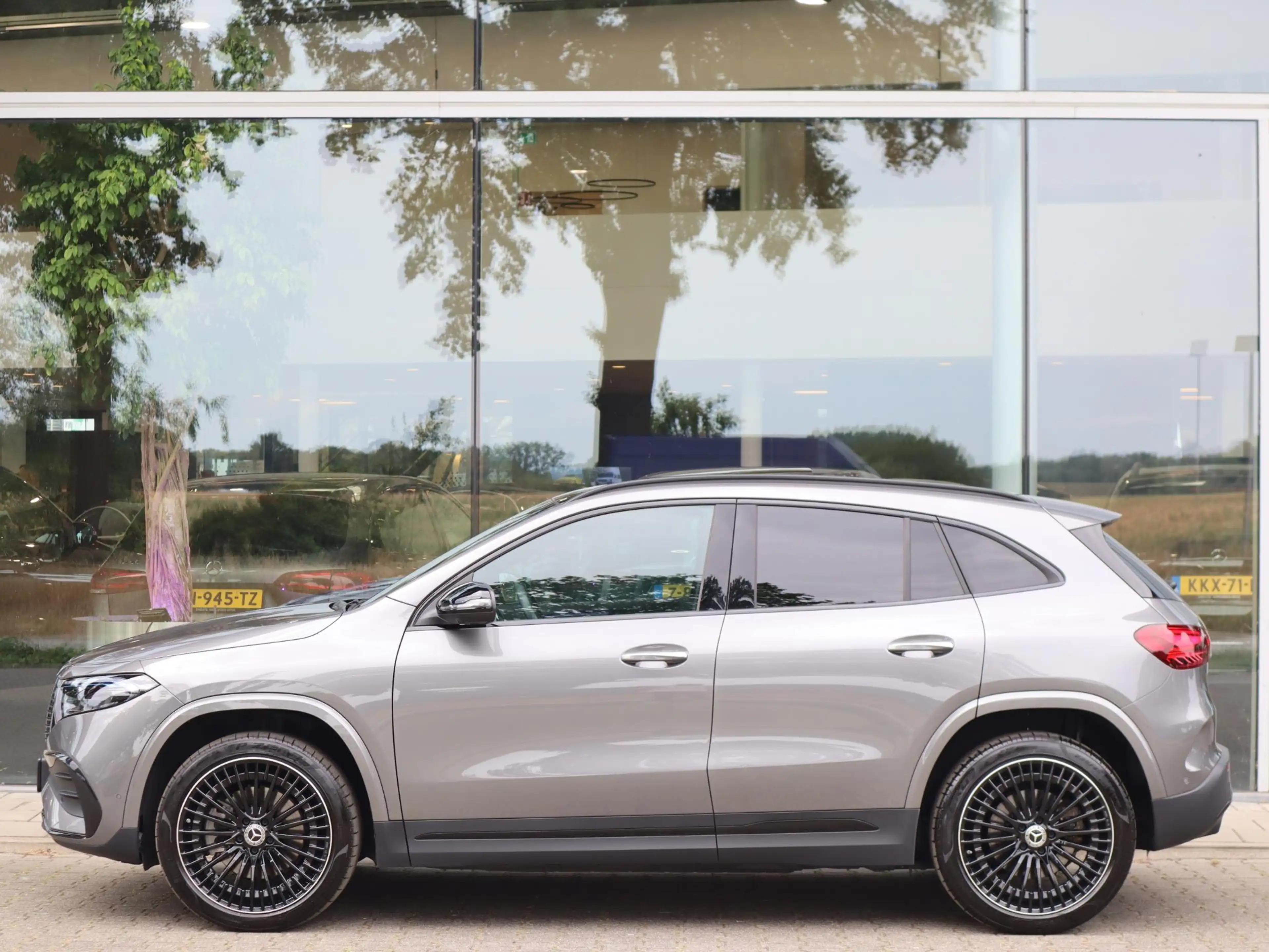 Mercedes-Benz EQA 250 250+ Business Solution AMG 71 kWh — photo 3