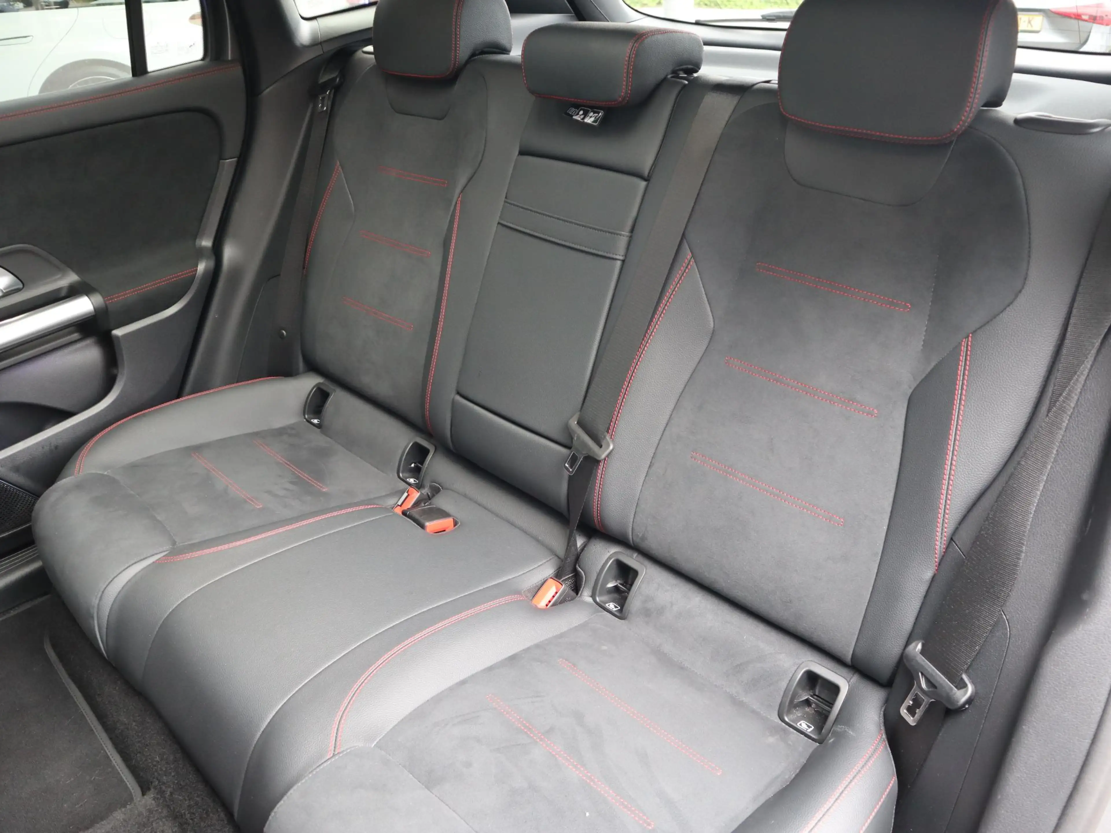 Mercedes-Benz EQA 250 250+ Business Solution AMG 71 kWh — photo 12