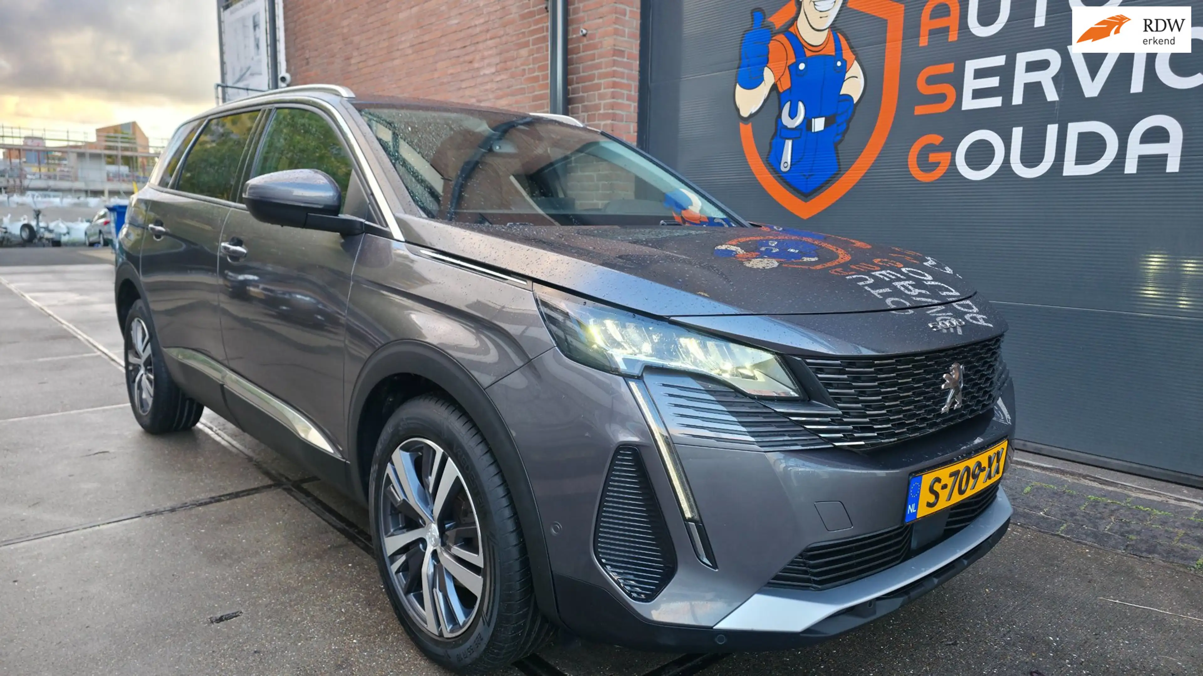 Peugeot 5008 1.2 l 130PK l Allure l 7 Pers. l groot scherm
