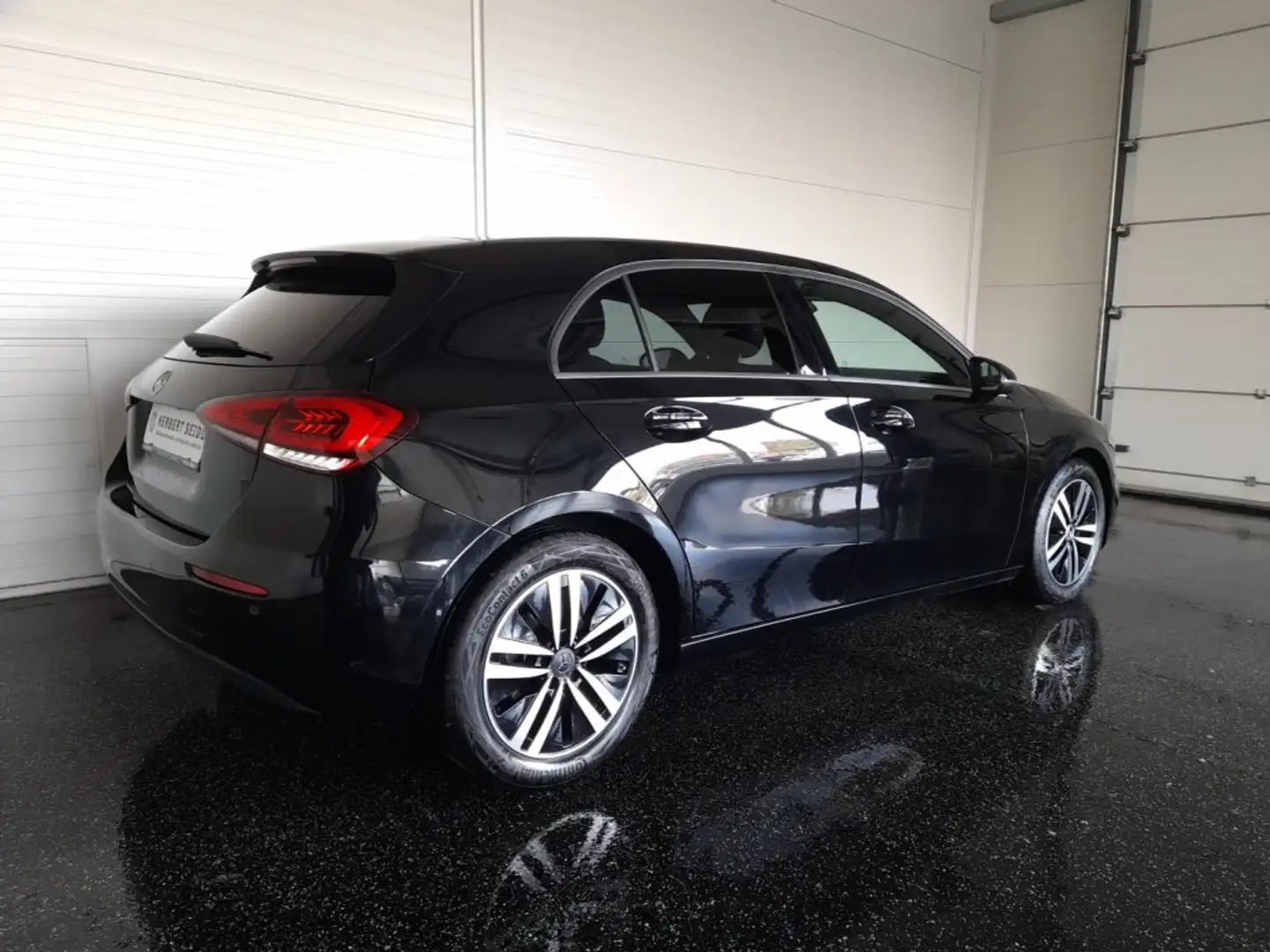 Mercedes-Benz A 180 d Aut *VOLL LED + FLA / NAVI / VIRTUELL / KAMERA / KOMFOR-MASSAGE-SITZ / 2 ZONEN KLIMAAUT.* Schwarz - 2