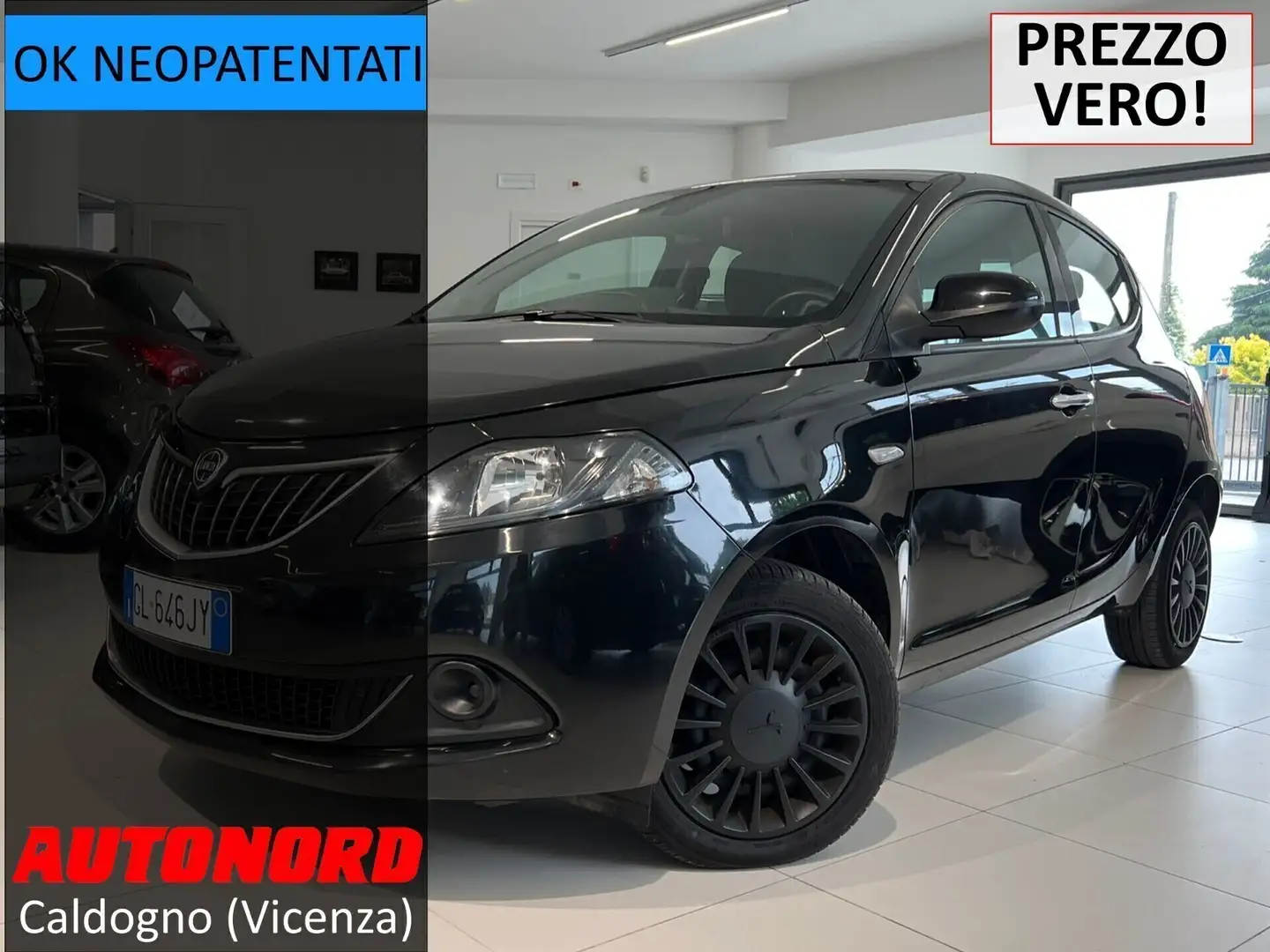 Lancia Ypsilon 1.0 FireFly 5 porte S&S Hybrid Silver Nero - 1