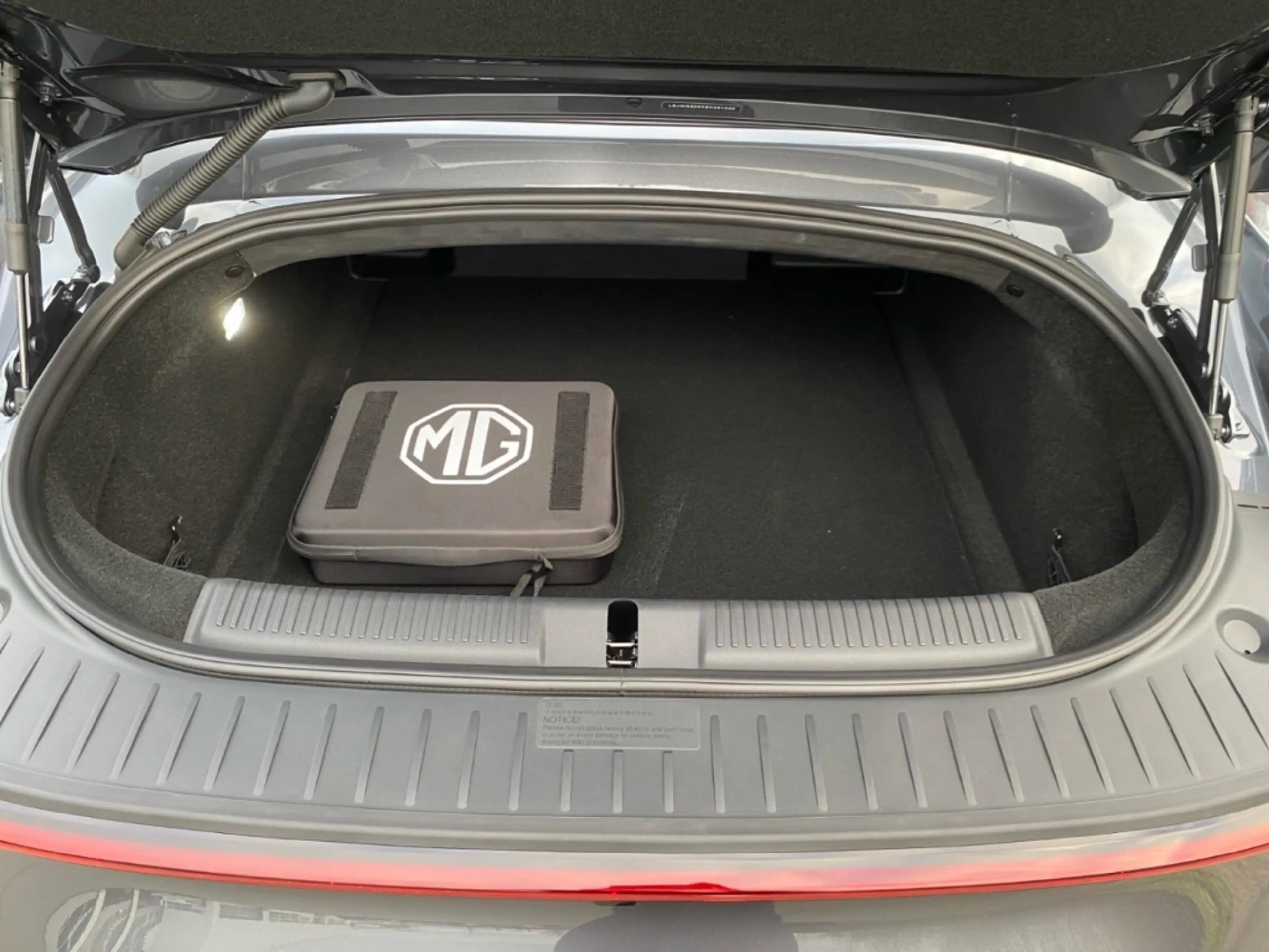MG Cyberster XPOWER AWD 360°Kamera ACC Bose Keyless LED — photo 13