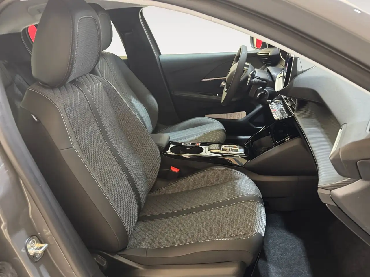 Peugeot 208 Allure Hybrid 110 e-DCS6 auto 15