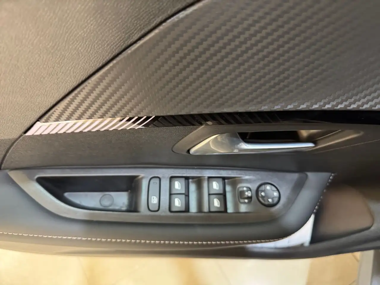 Peugeot 208 Allure Hybrid 110 e-DCS6 auto 10