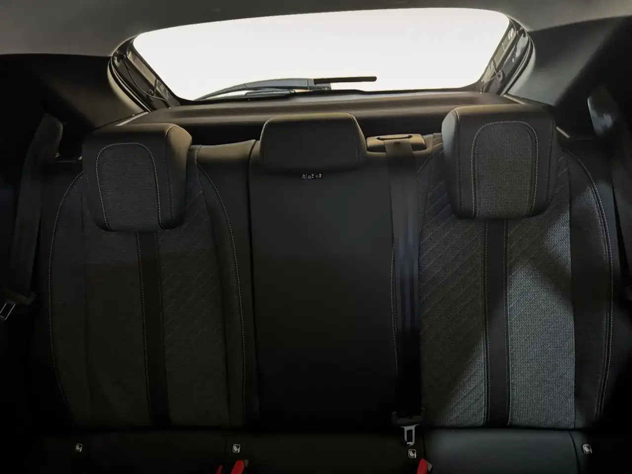 Peugeot 208 Allure Hybrid 110 e-DCS6 auto 11