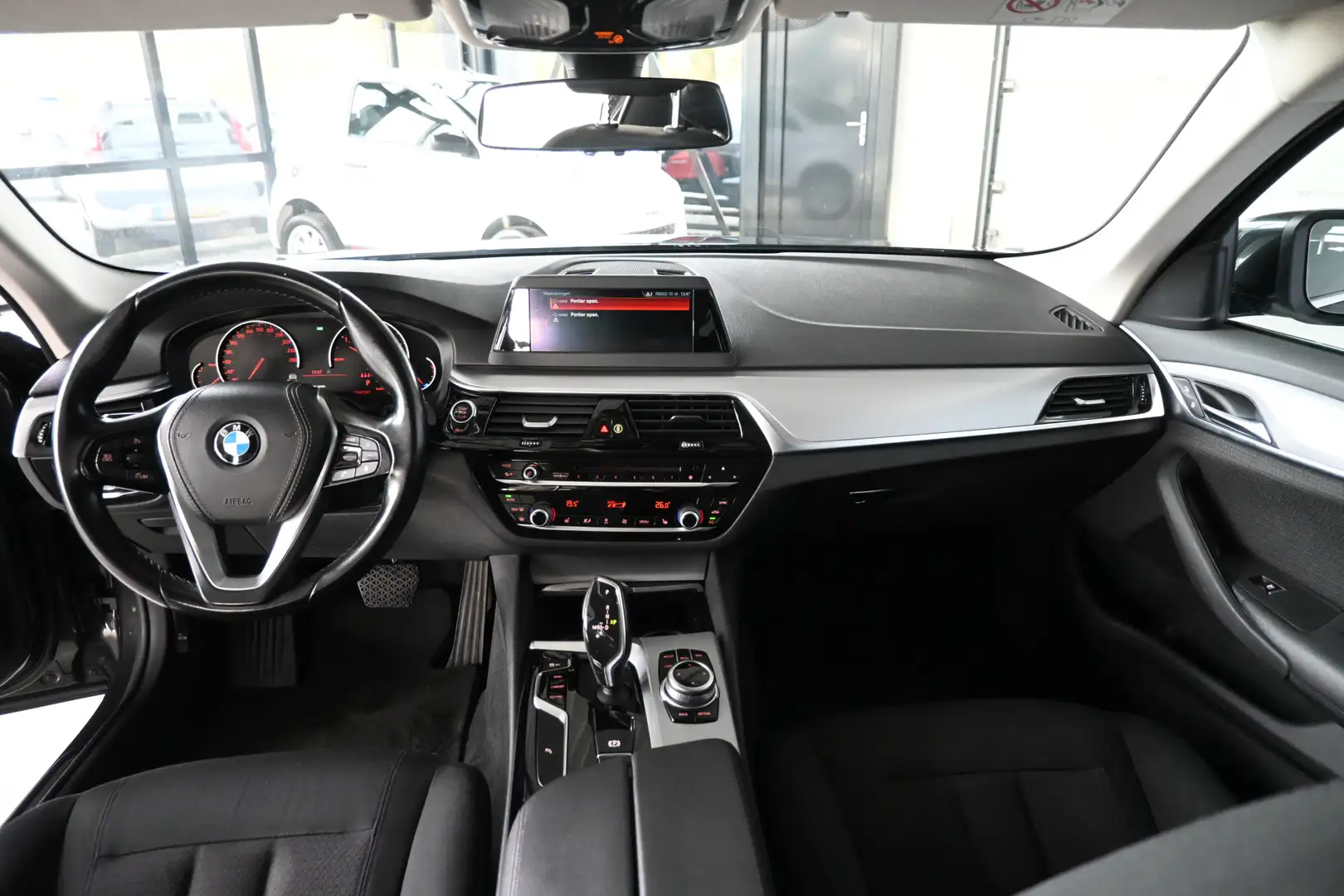 BMW 520 5-serie Touring 520d Executive Automaat Navigatie Grijs - 2