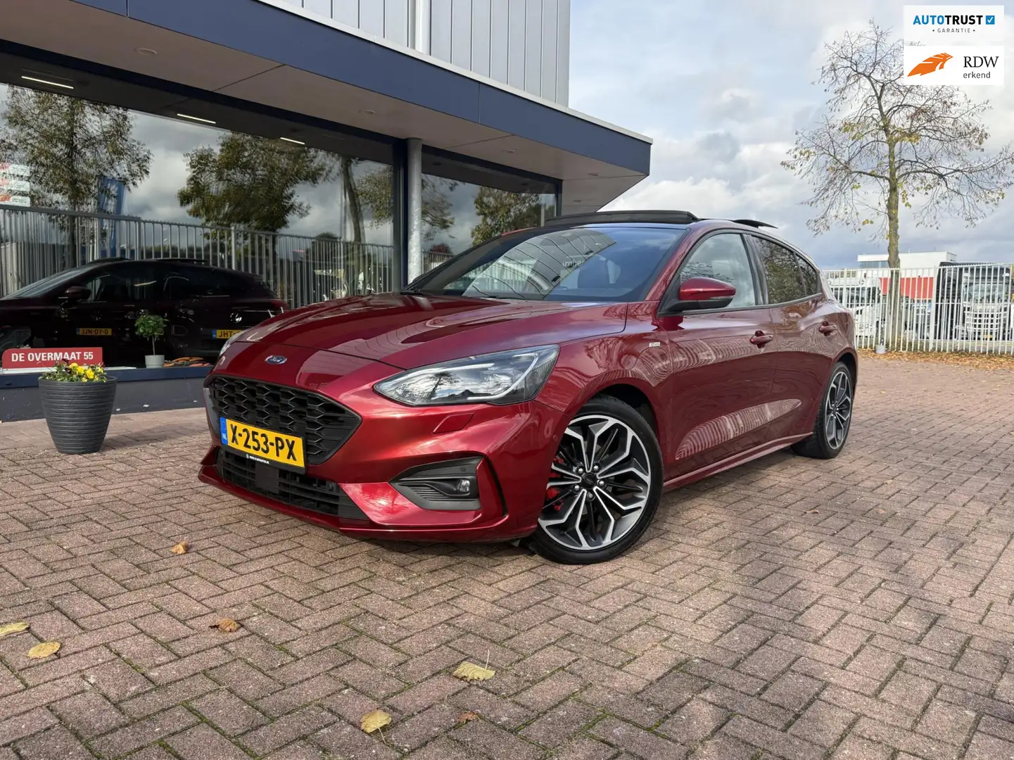 Ford Focus 1.5 EcoBoost Vignale | ST-Line | AUT | PANO | LED Rood - 1