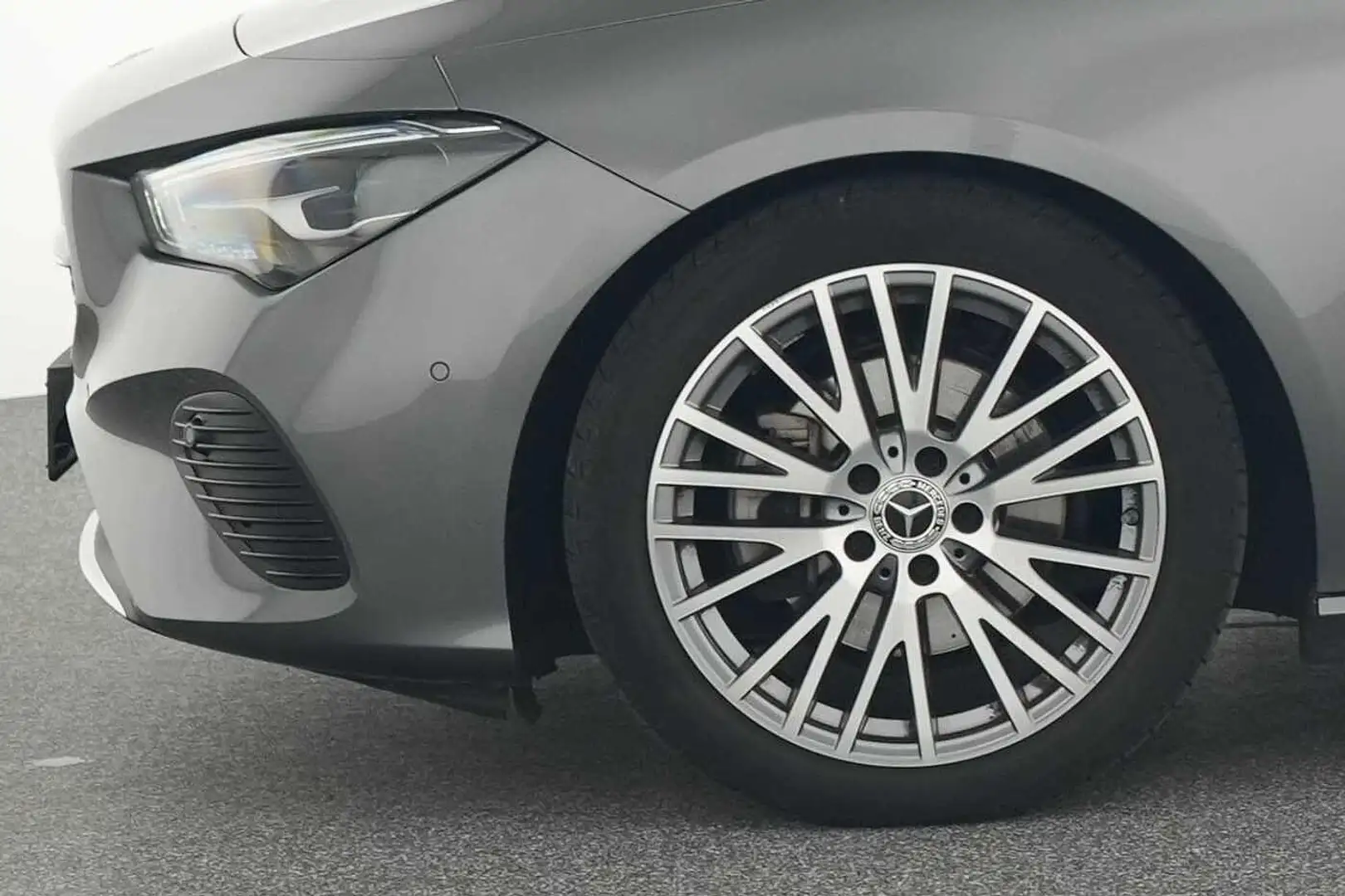 Mercedes-Benz CLA 180 Coupé Gris - 2