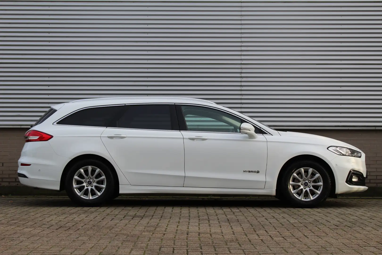 Ford Mondeo Wagon 2.0 IVCT 190PK HEV Titanium | Panoramadak | Wit - 2