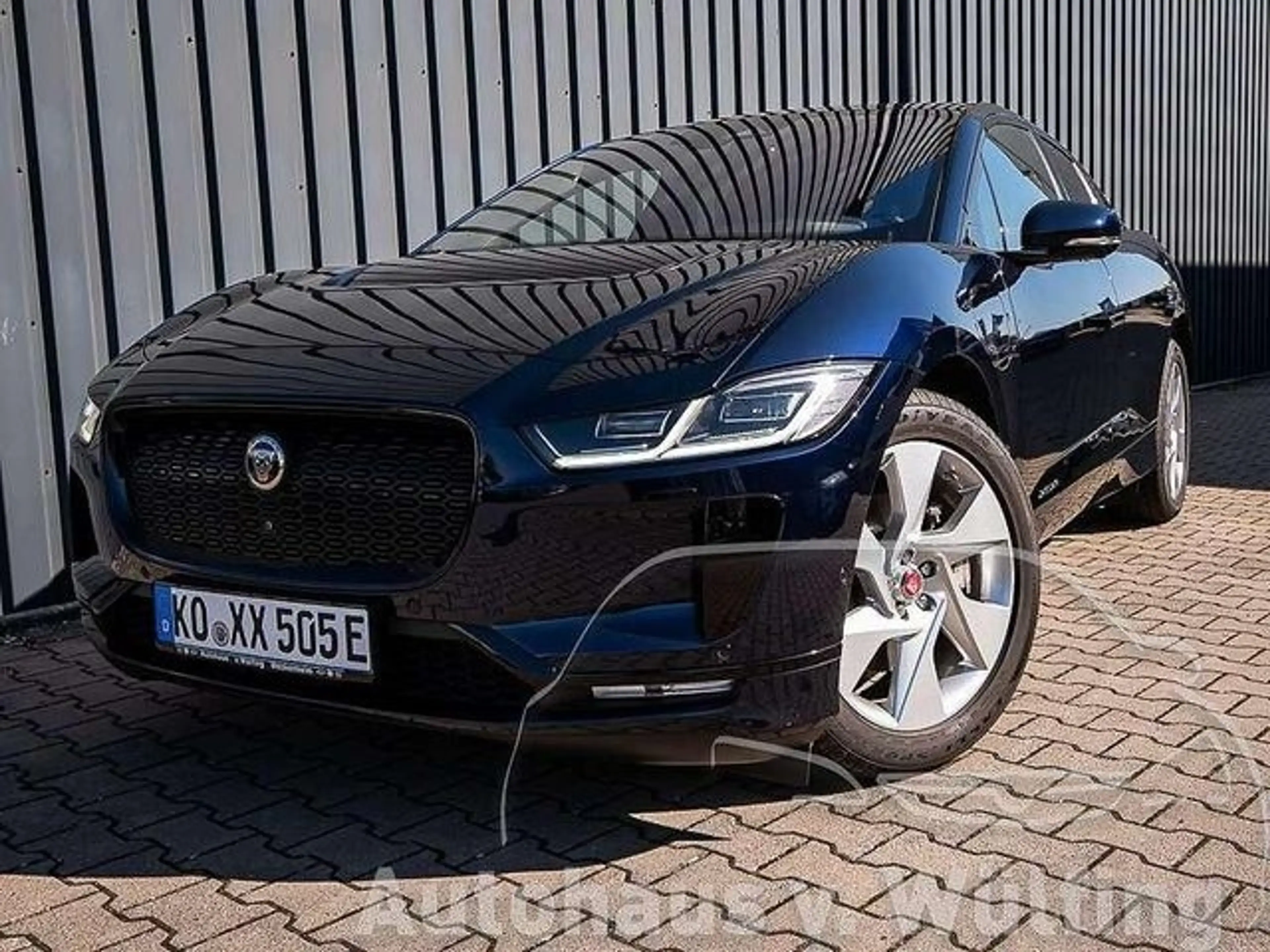 Jaguar I-Pace SE 320EV Black-Pack+Panoramadach+Leder+ — photo 2