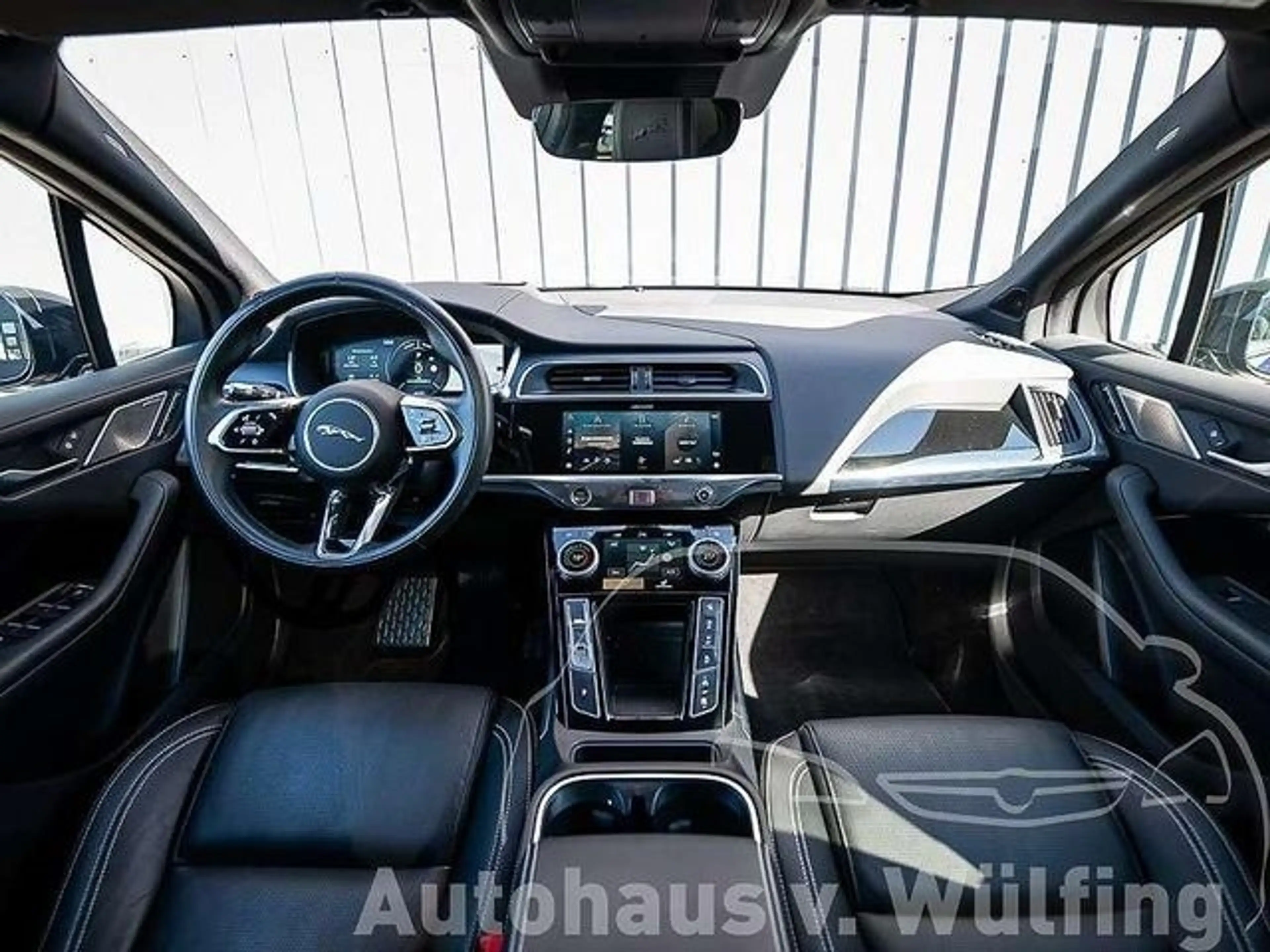Jaguar I-Pace SE 320EV Black-Pack+Panoramadach+Leder+ — photo 11