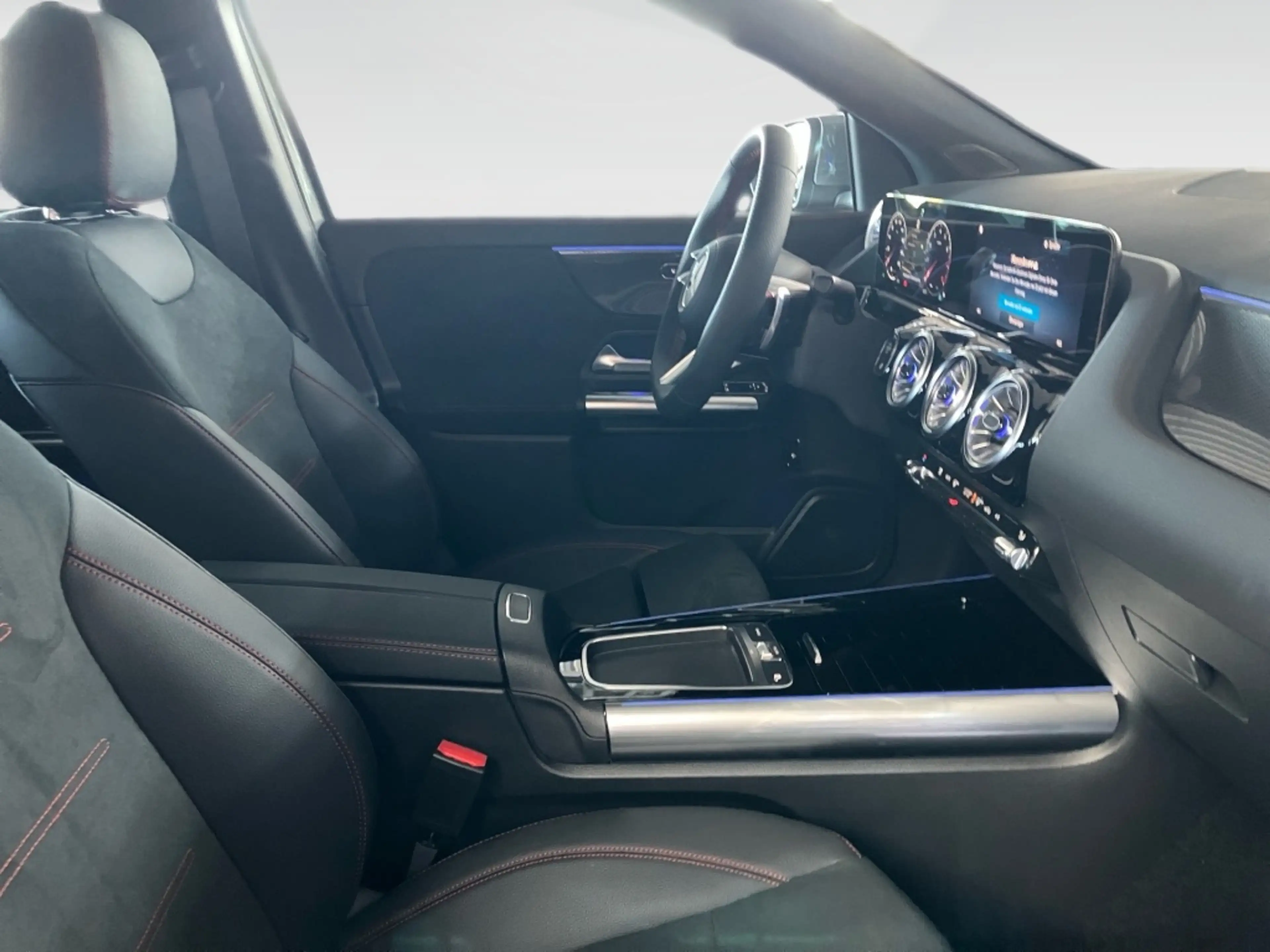 Mercedes-Benz GLA 200 EDITION AMG-Line+AHK+DISTR+KEYLESS+360°K — photo 10