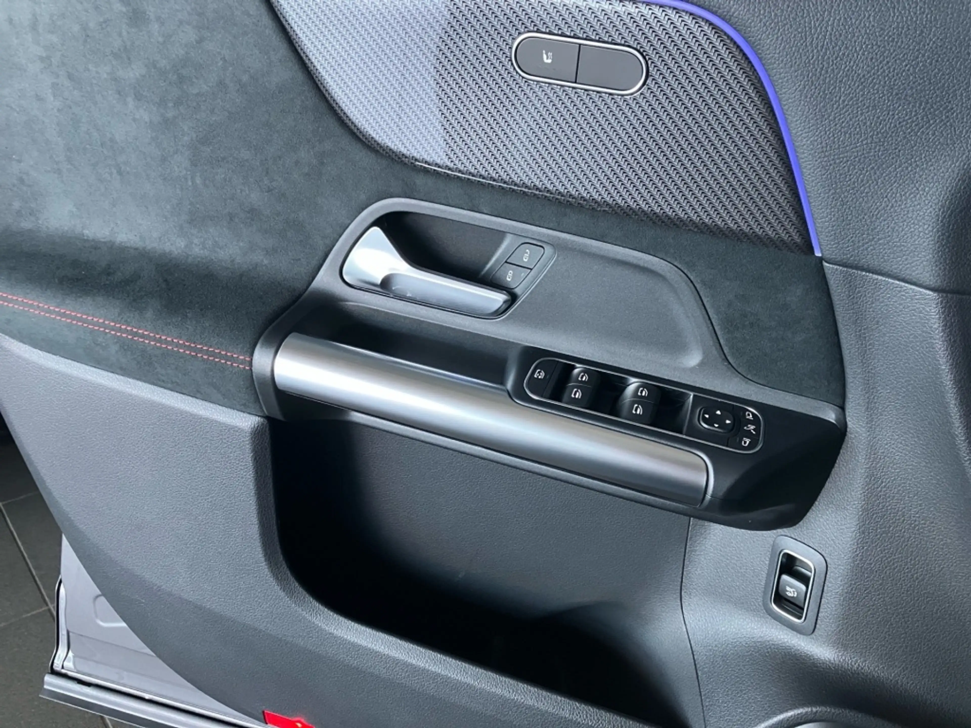 Mercedes-Benz GLA 200 EDITION AMG-Line+AHK+DISTR+KEYLESS+360°K — photo 14