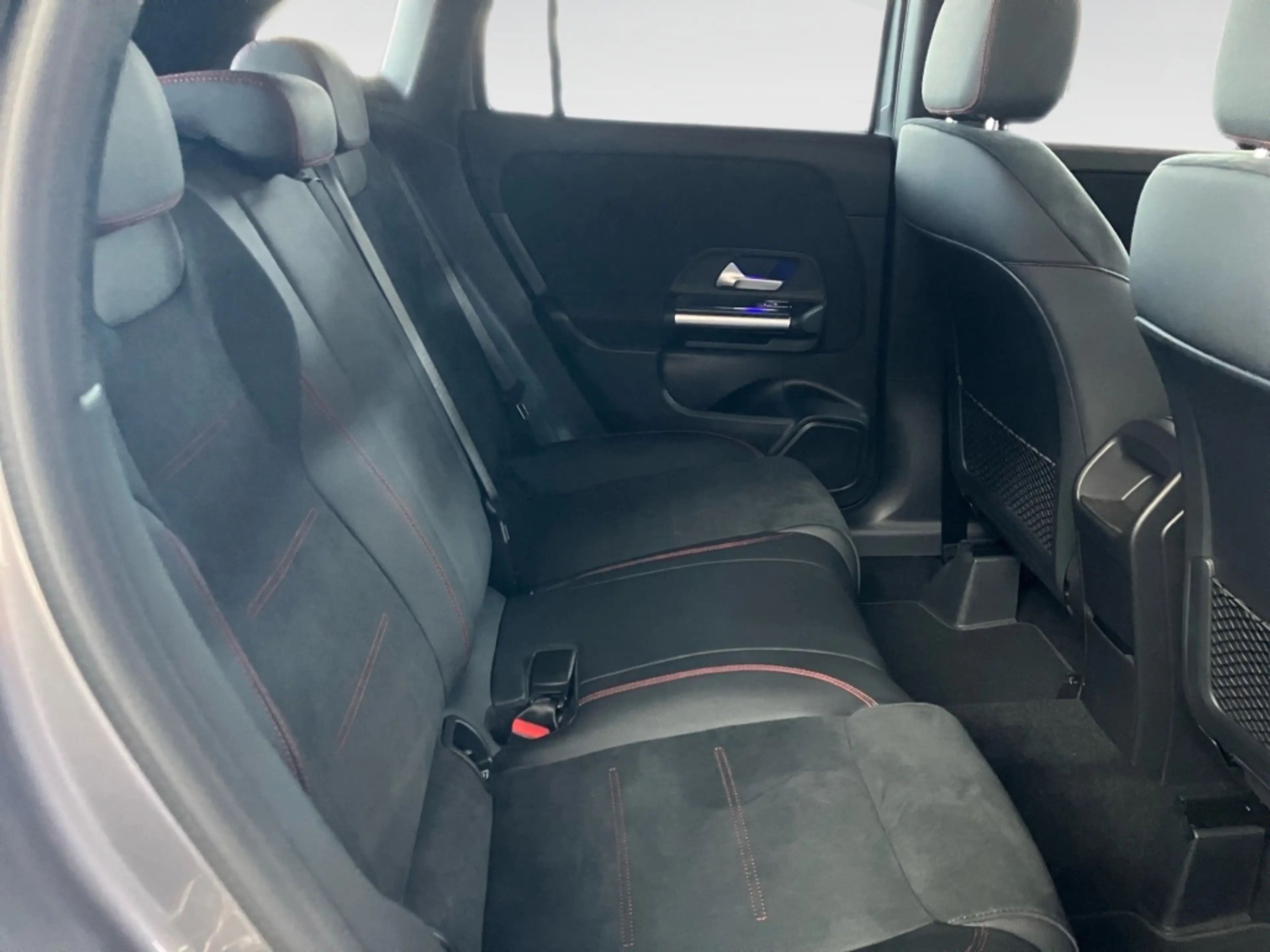 Mercedes-Benz GLA 200 EDITION AMG-Line+AHK+DISTR+KEYLESS+360°K — photo 9