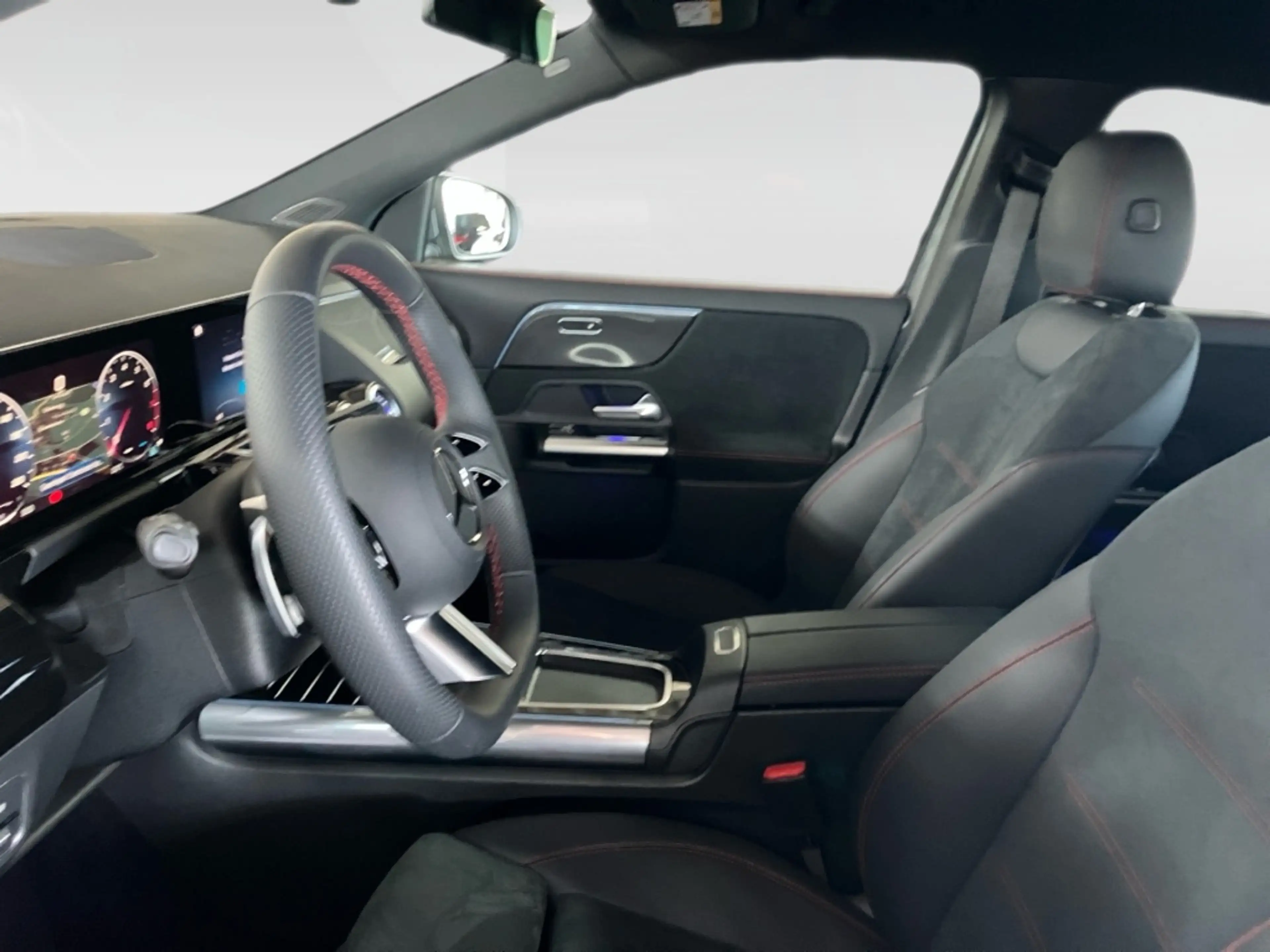 Mercedes-Benz GLA 200 EDITION AMG-Line+AHK+DISTR+KEYLESS+360°K — photo 11