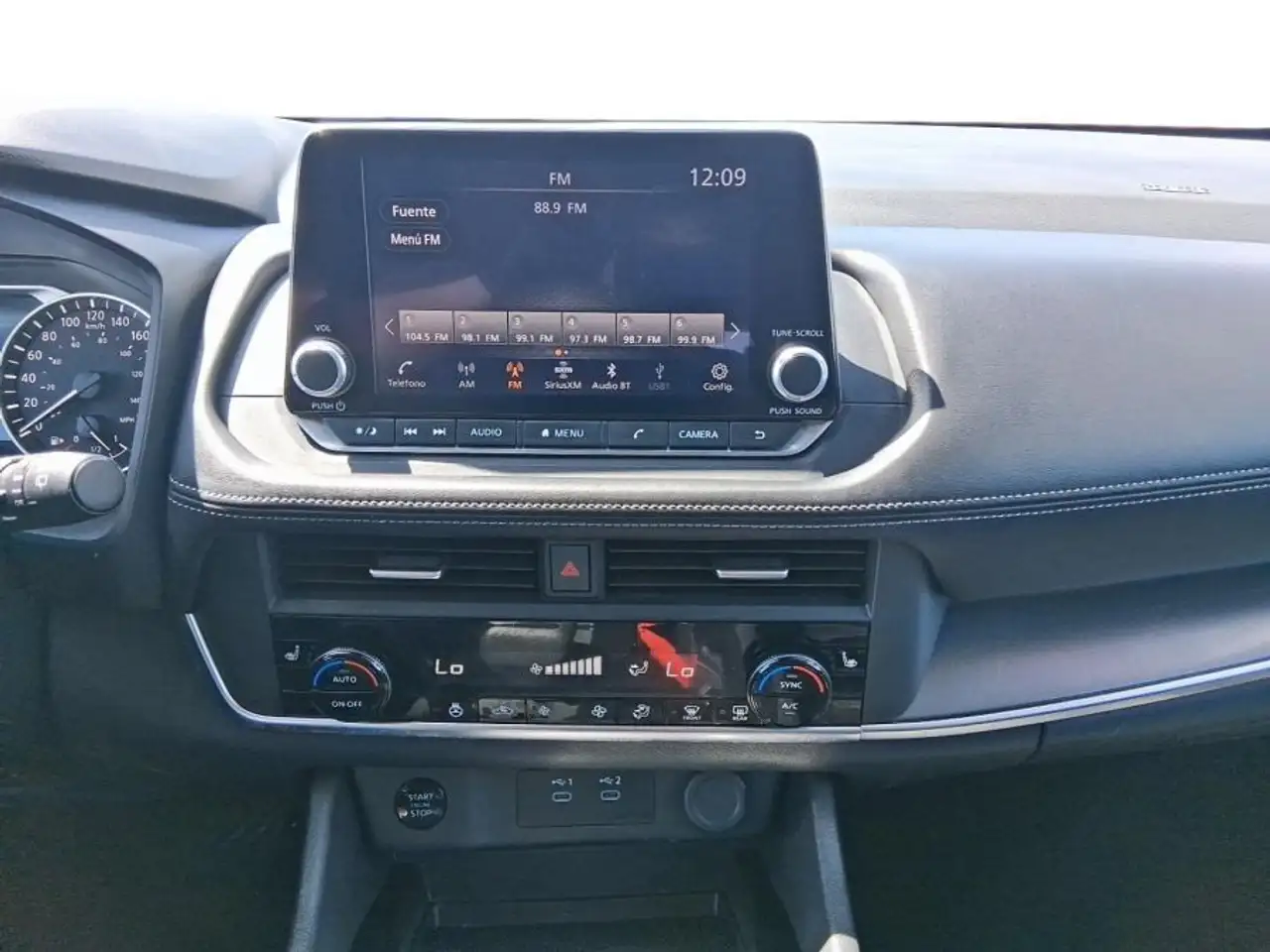 Nissan Rogue снимка Nissan Rogue
