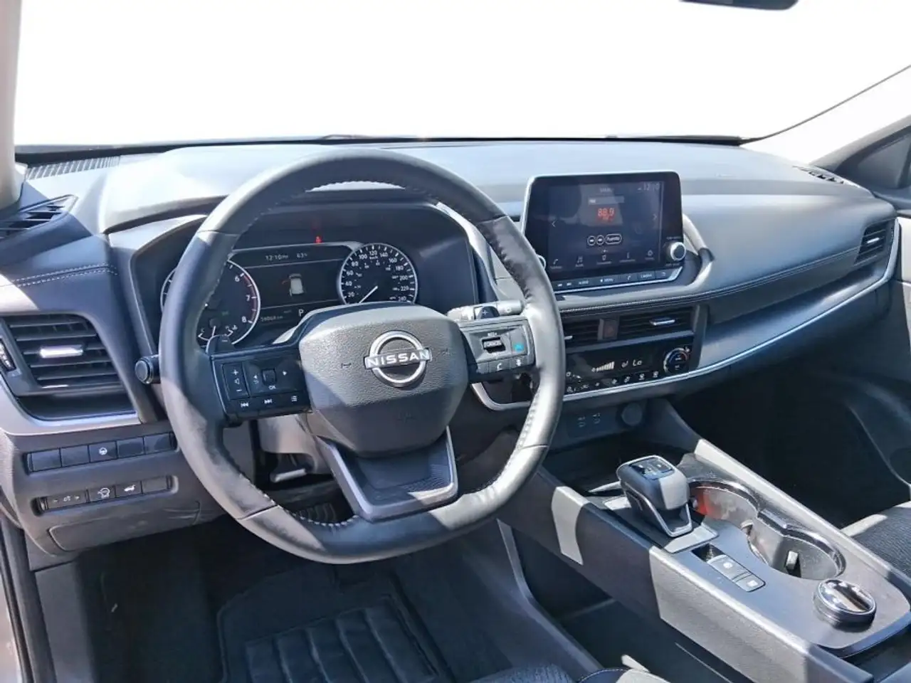 Nissan Rogue снимка Nissan Rogue