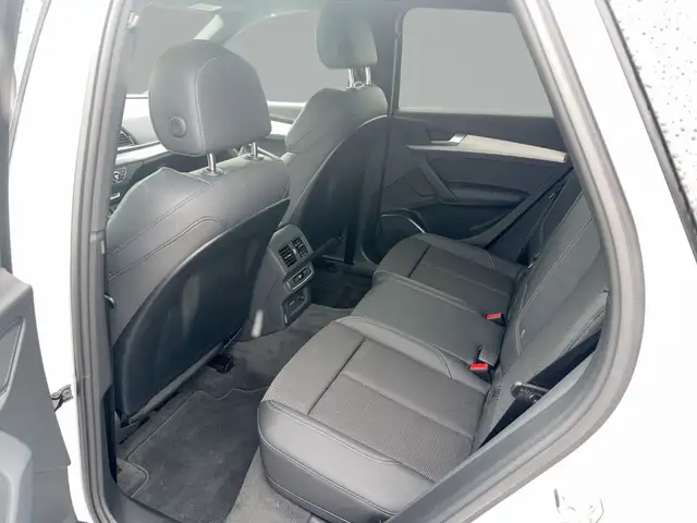 Audi Q5 view 12