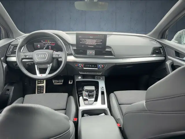 Audi Q5 view 11