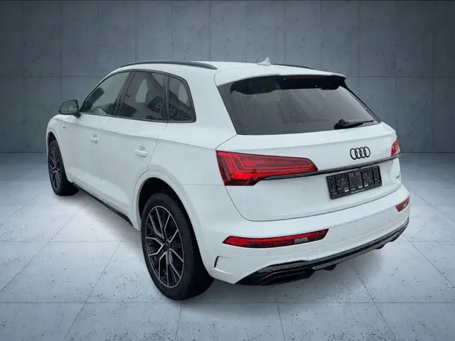 Audi Q5 view 3