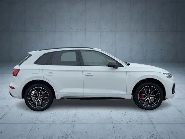 Audi Q5 view 6