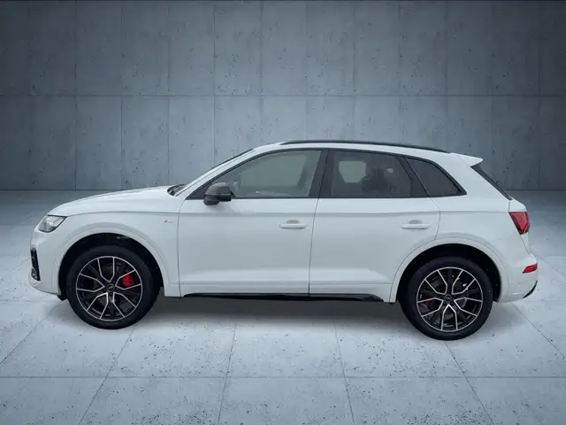 Audi Q5 view 2