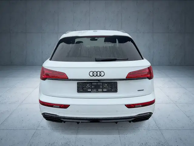 Audi Q5 view 4