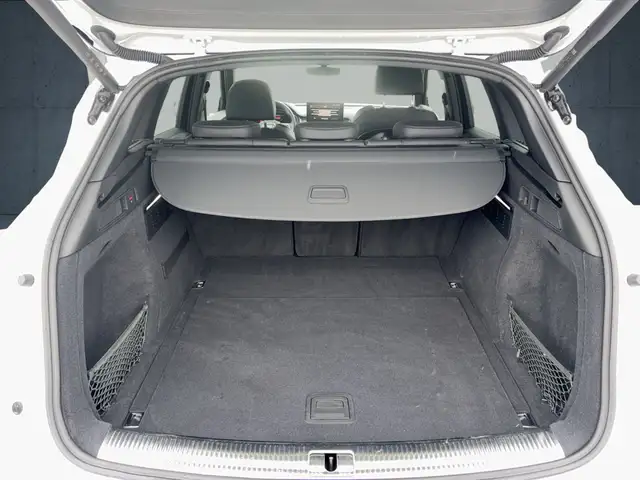 Audi Q5 view 13
