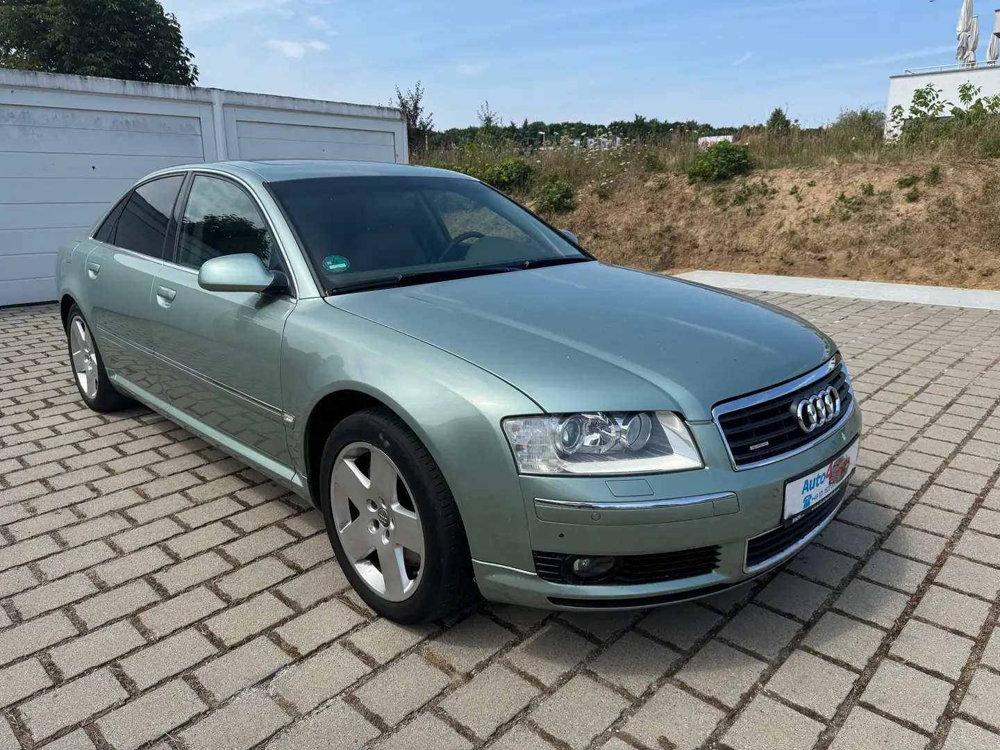 Audi A8 3.7 quattro Navi Klima pdc Liebhaberauto Grün - 1