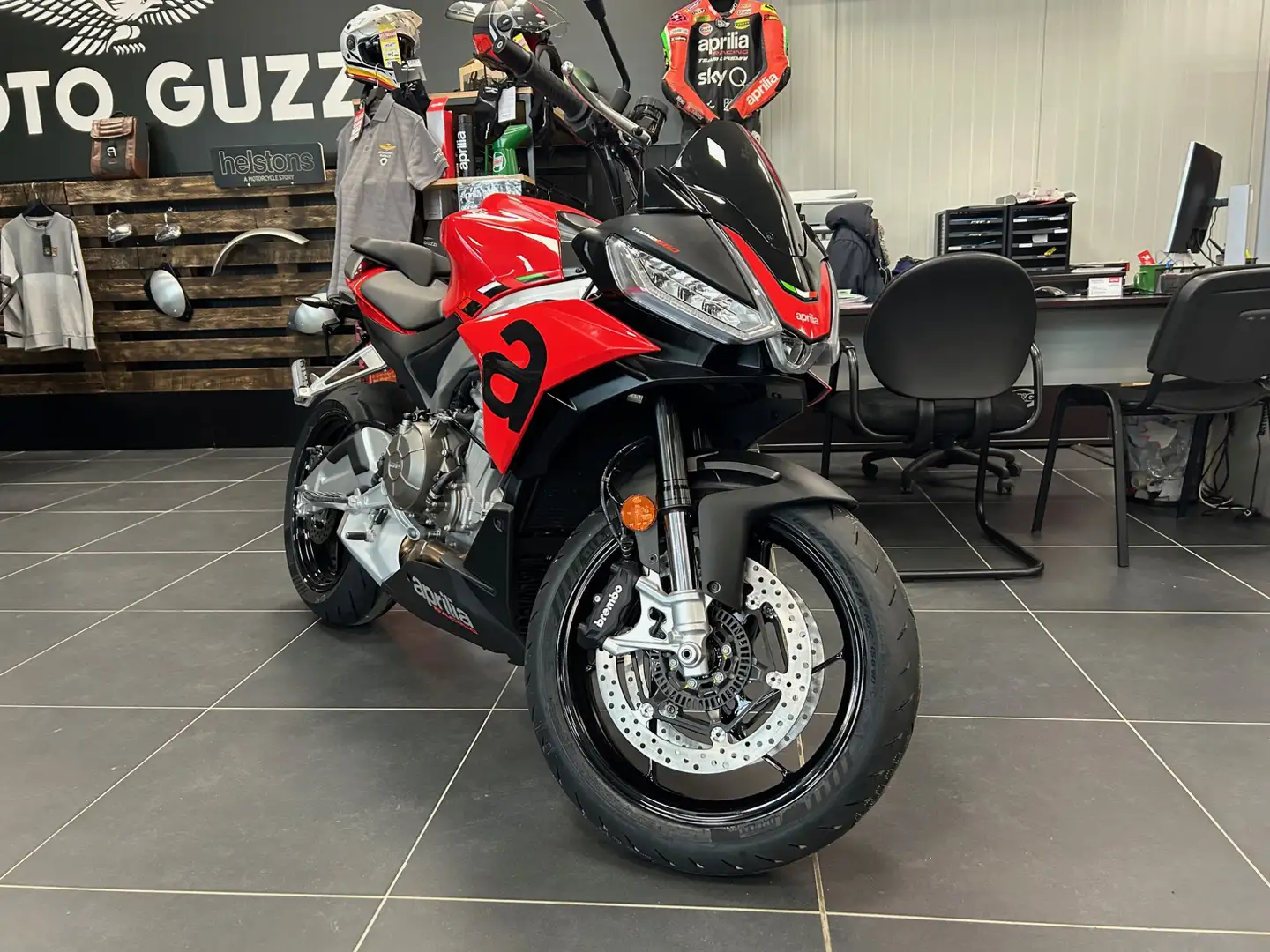 Aprilia Tuono Piros - 2