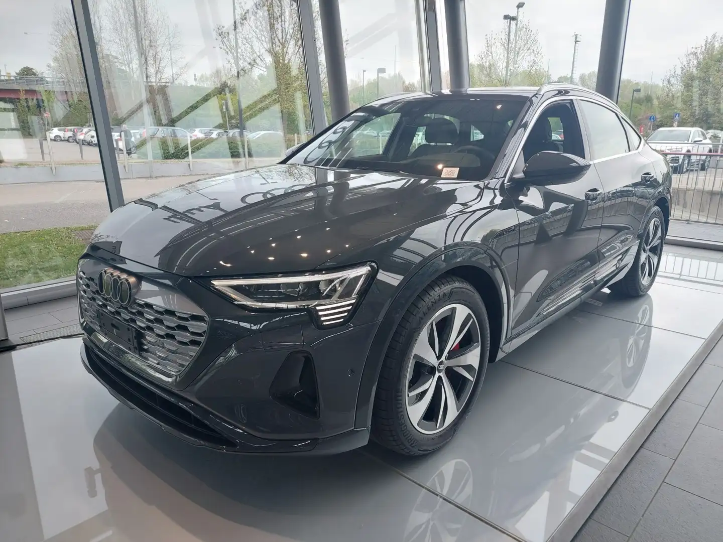 Audi Q8 e-tron sportback 50 quattro Grau - 1