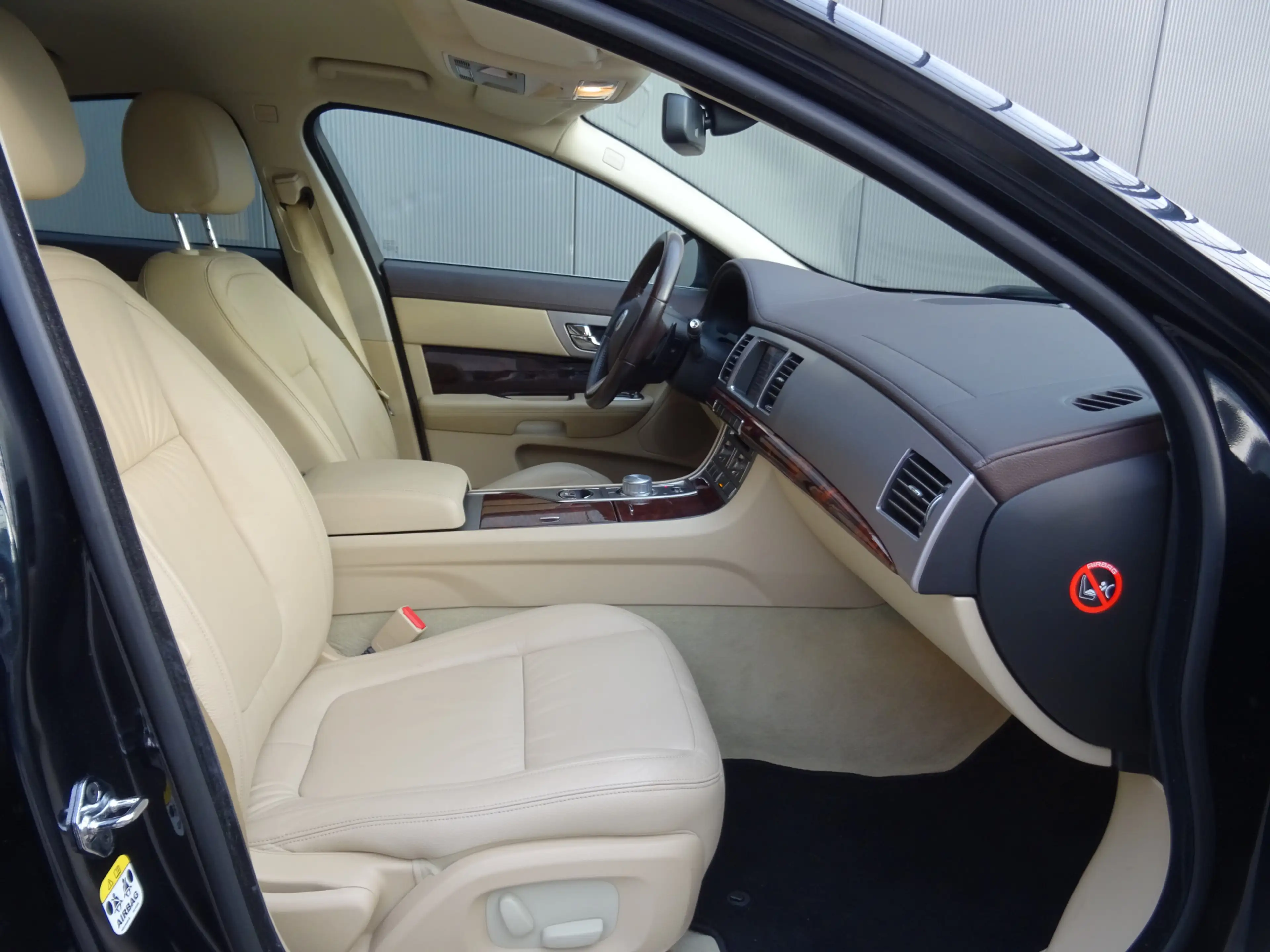 Jaguar XF 3.0 V6 Premium Luxury * DEALER ONDERH. * LAGE KM ! — photo 3