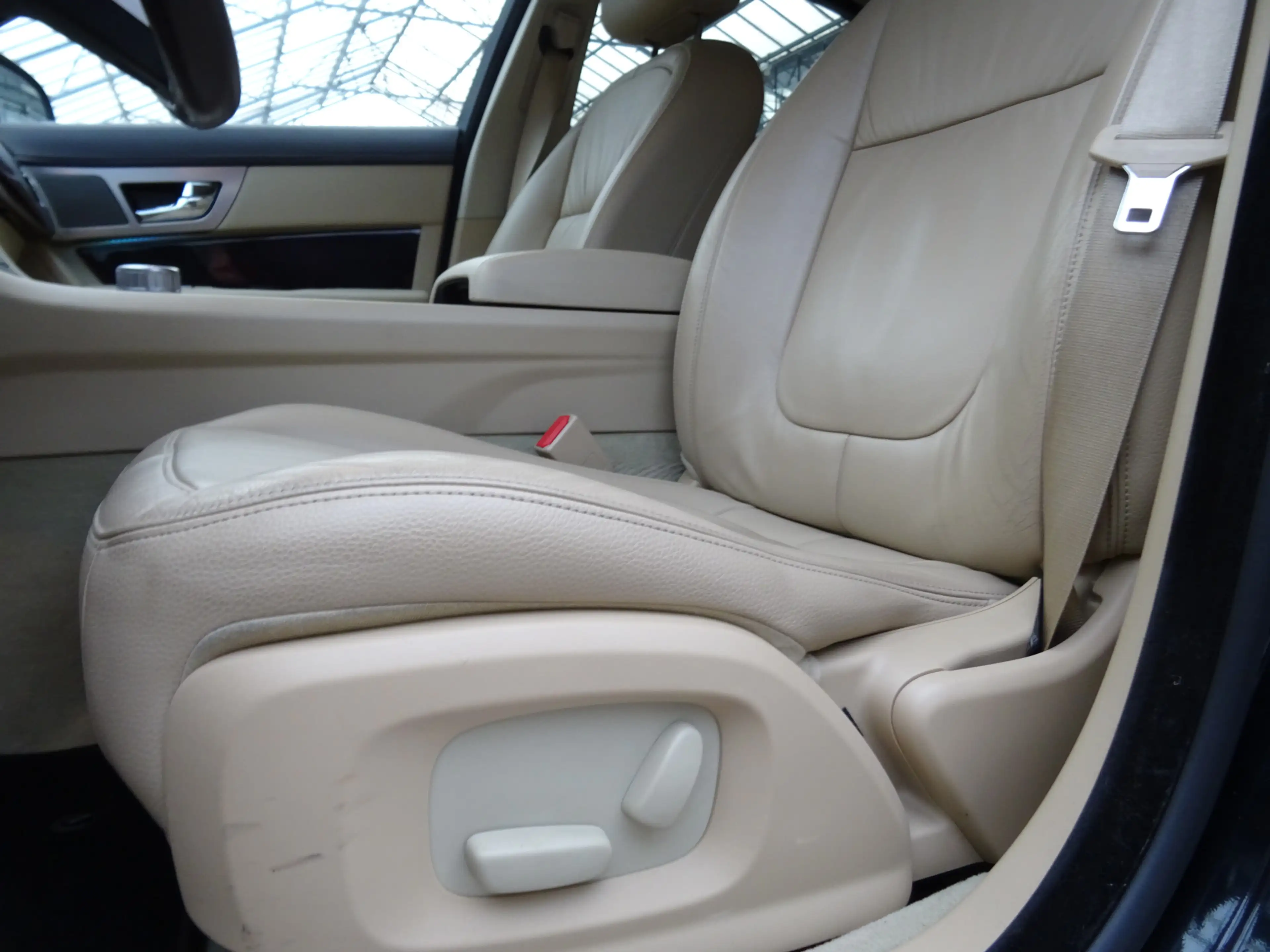 Jaguar XF 3.0 V6 Premium Luxury * DEALER ONDERH. * LAGE KM ! — photo 13