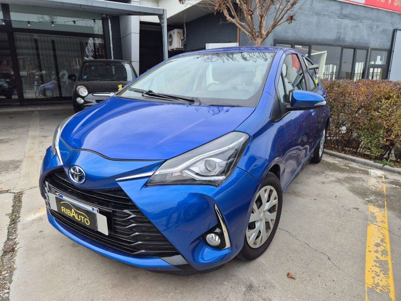 Toyota Yaris 1.0 5 porte Active EURO 6 OK neopatentato