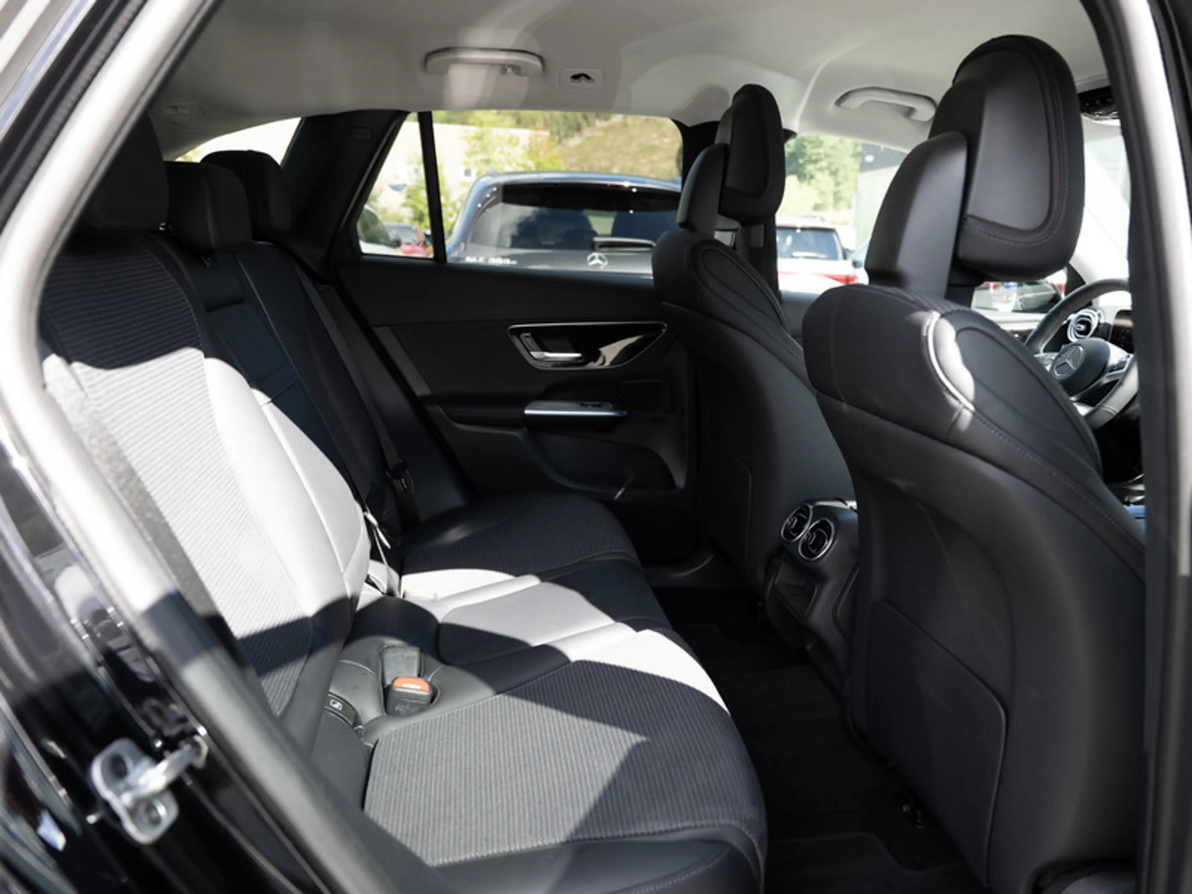 Mercedes-Benz GLC 200 4M Avantgarde/LED/360/AHK/Memo/Totw/18' — photo 5