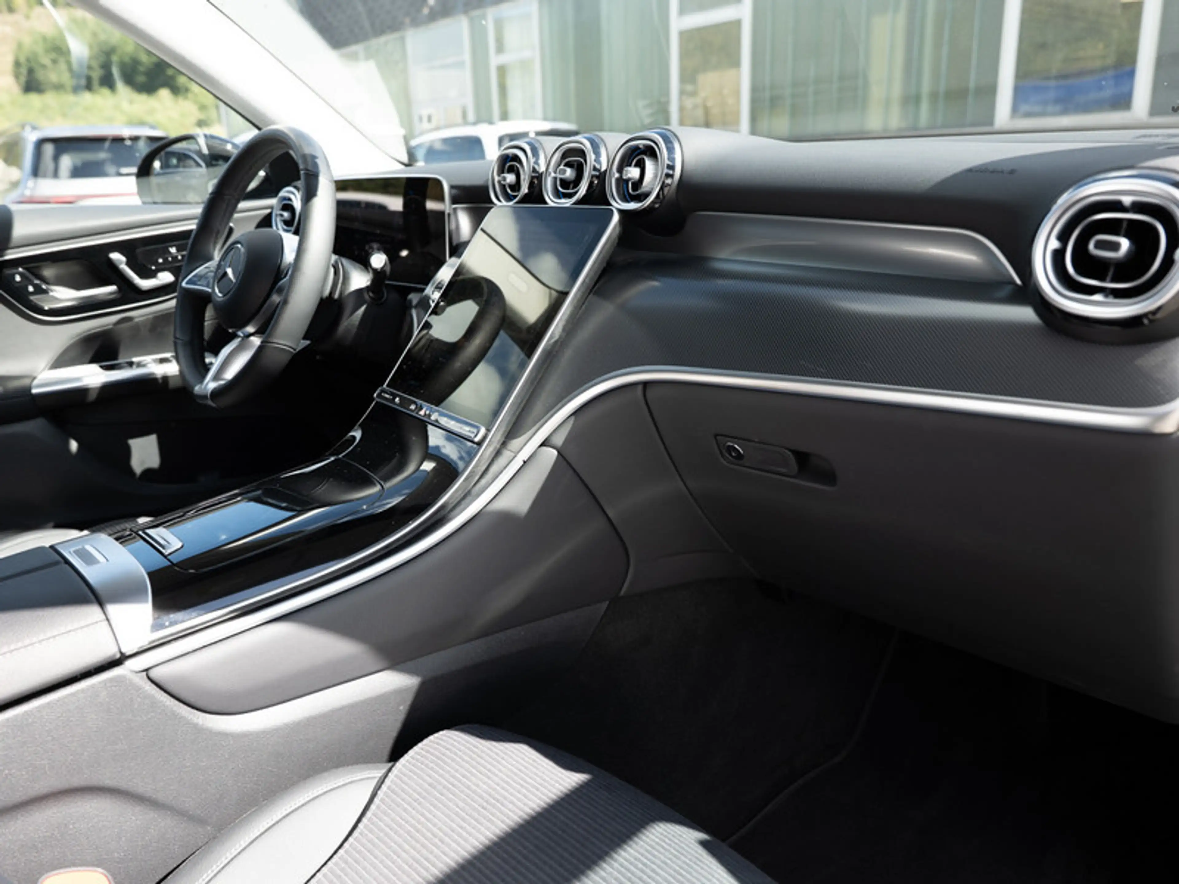Mercedes-Benz GLC 200 4M Avantgarde/LED/360/AHK/Memo/Totw/18' — photo 3