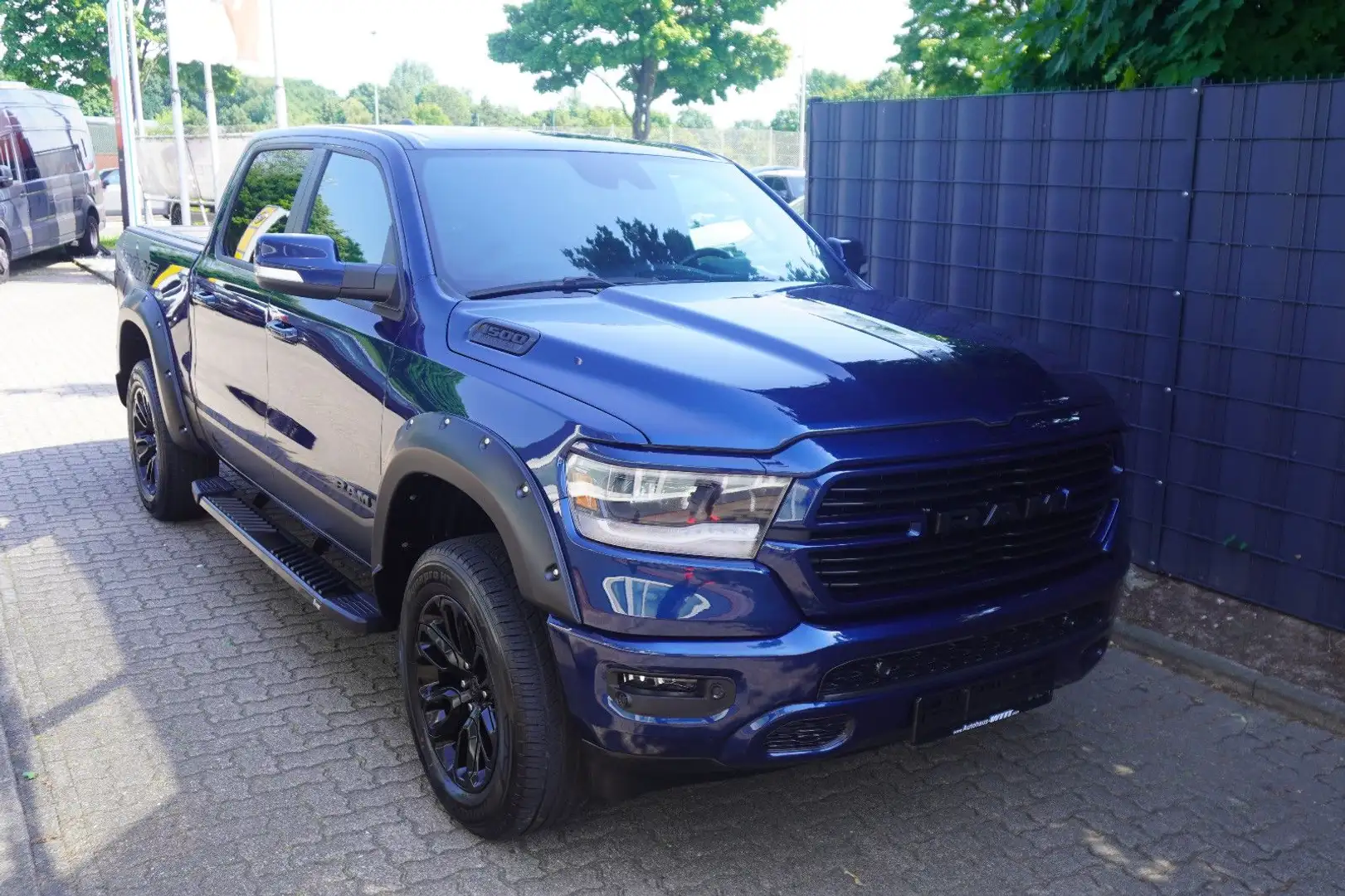 Dodge RAM Sport 4x4   ~Navi~Kam~LED~AHK~ Blau - 1