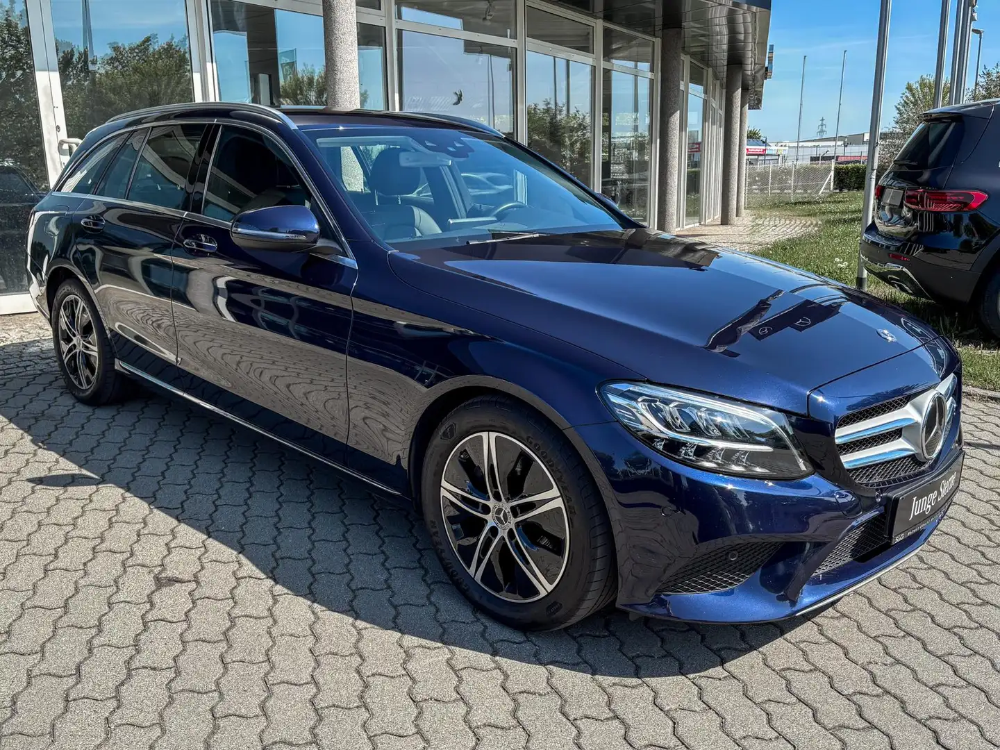 Mercedes-Benz C 220 d T AVANTGARDE COMAND+RüKam+Distro+LED Blue - 2