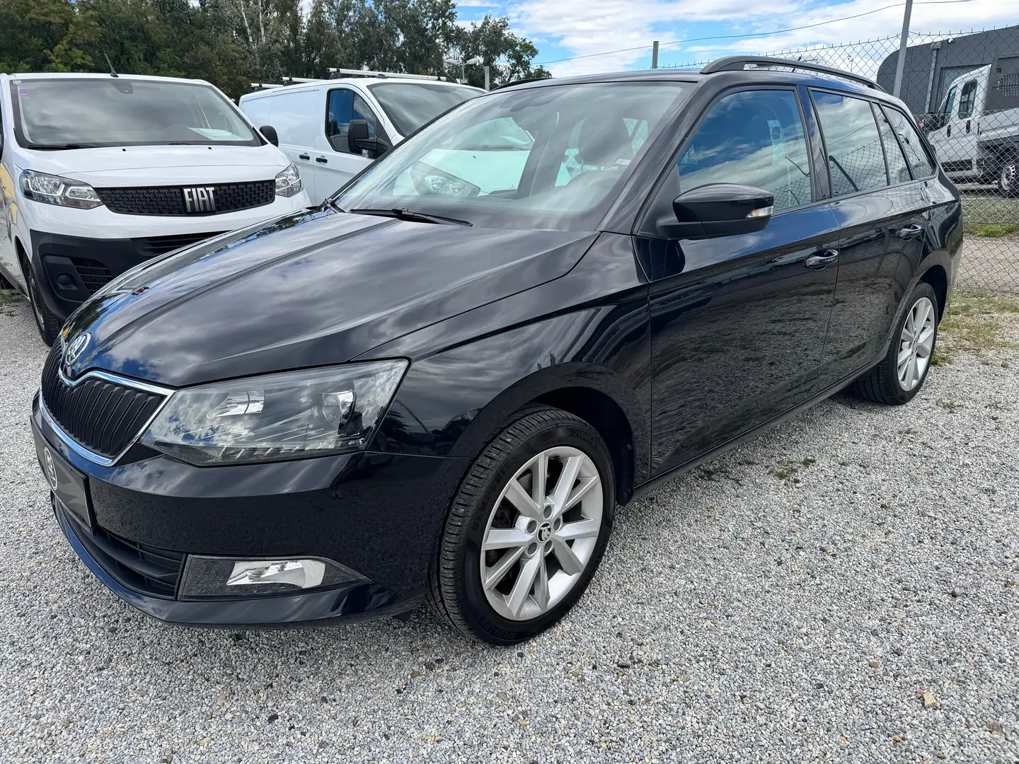 Skoda Fabia Style Schwarz - 2