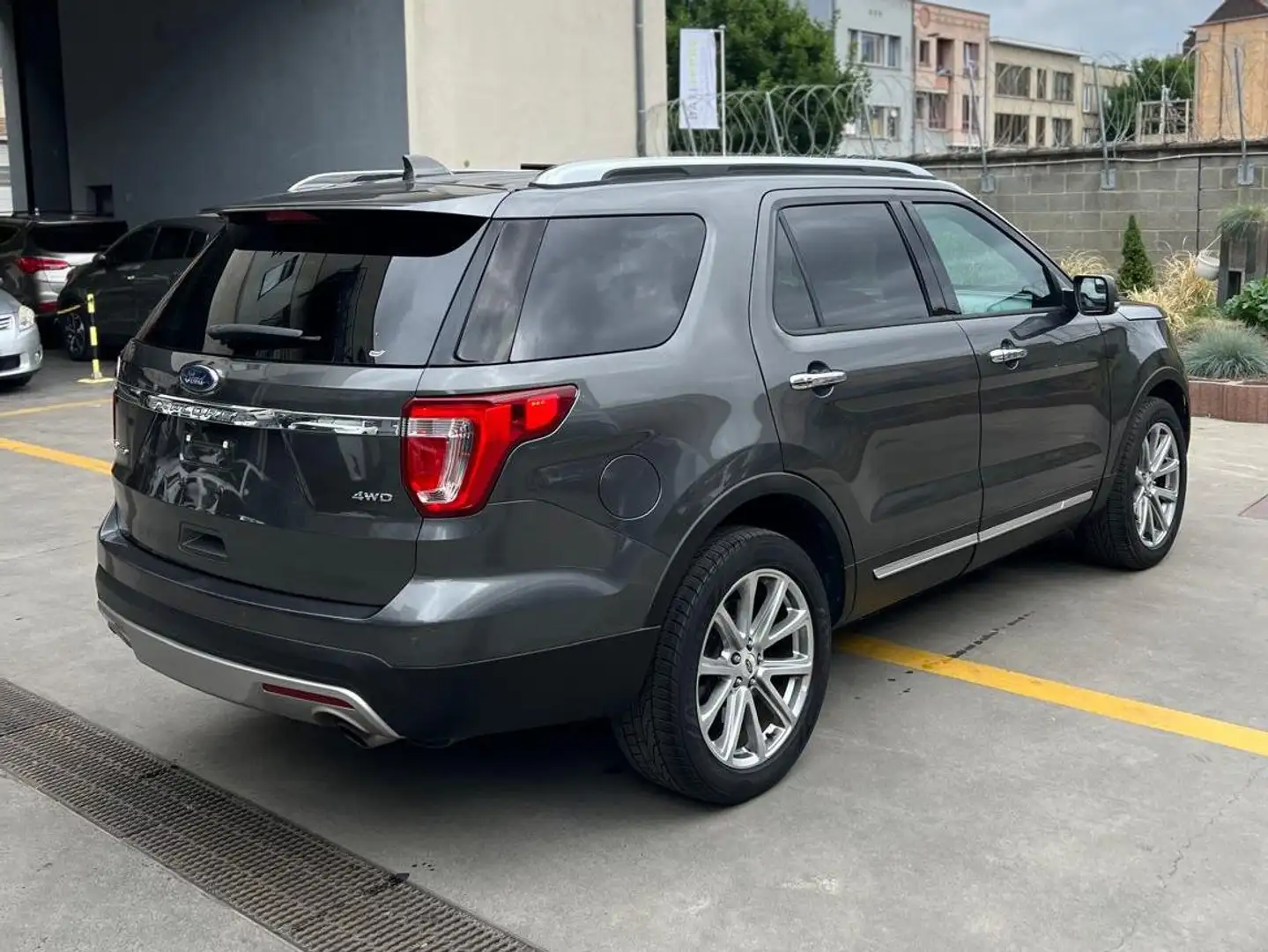 Ford Explorer LIMITED-4WD-FULL-ONLY FOR EXPORT OUT OF EUROPE Gris - 2