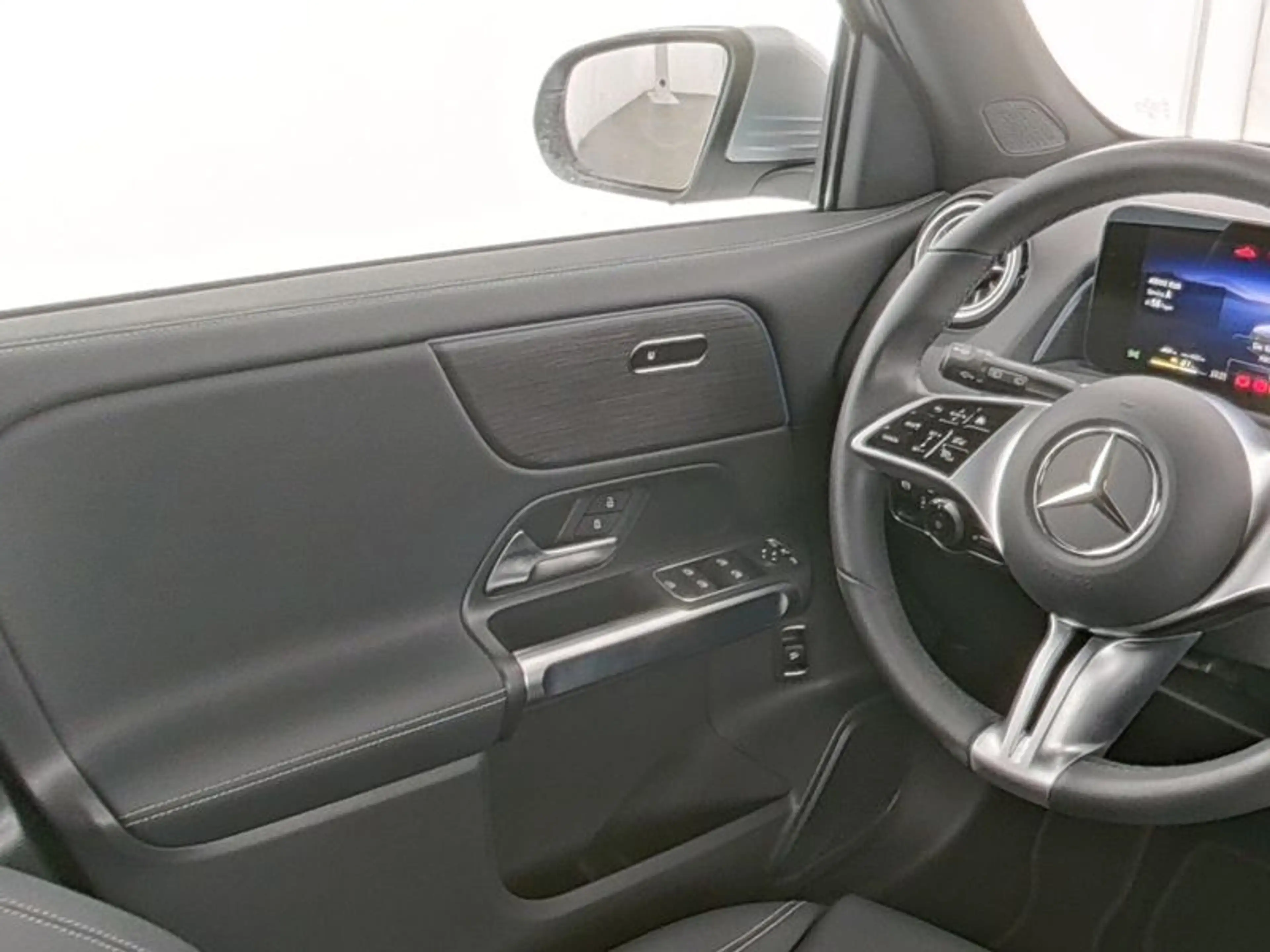 Mercedes-Benz EQB 250 + LED/VKA/WP/WD/AMB./TW/RFK — photo 9