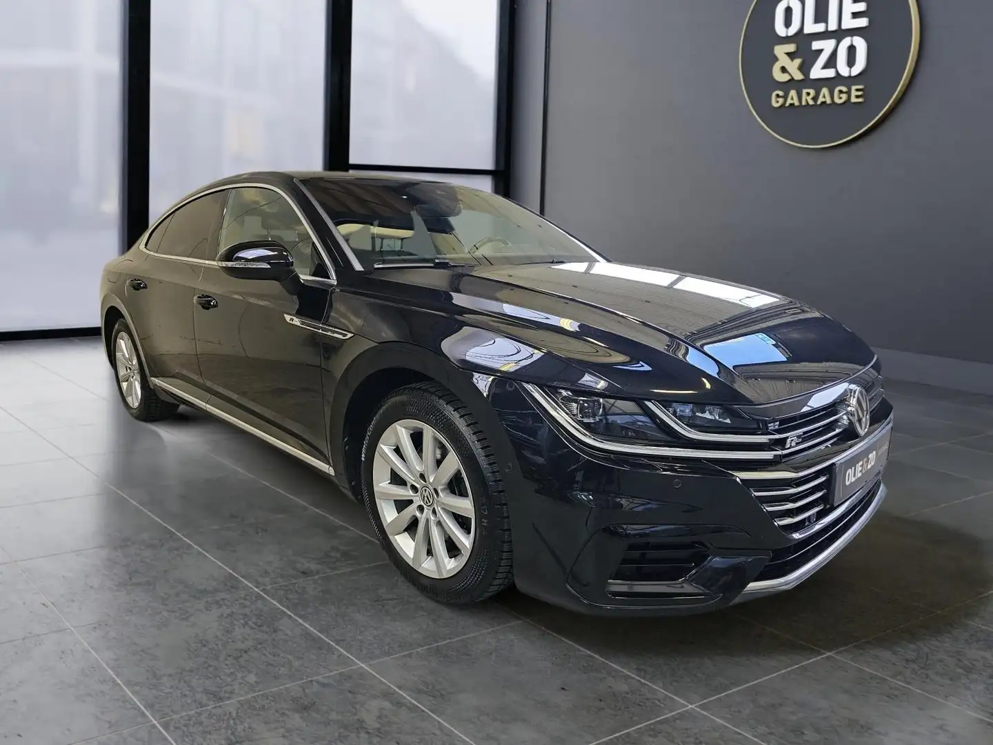Volkswagen Arteon 2.0 TSI Business R Zwart - 1