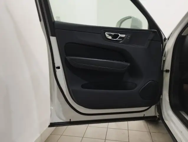 Volvo XC60 view 14