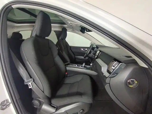 Volvo XC60 view 9