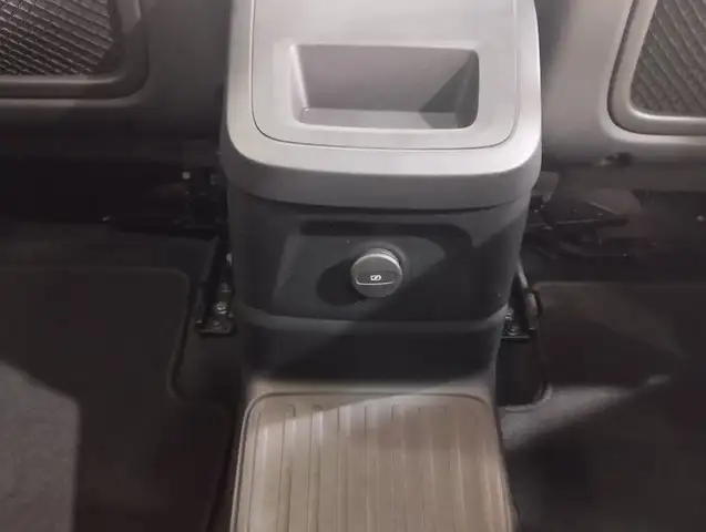 Volvo XC60 view 8