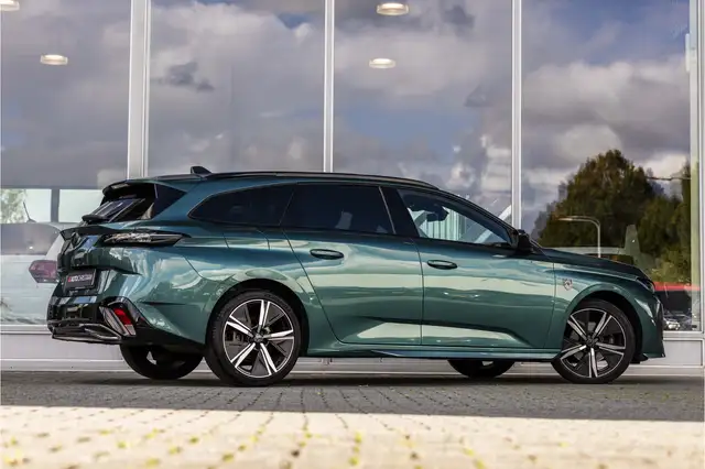 Peugeot 308 view 2