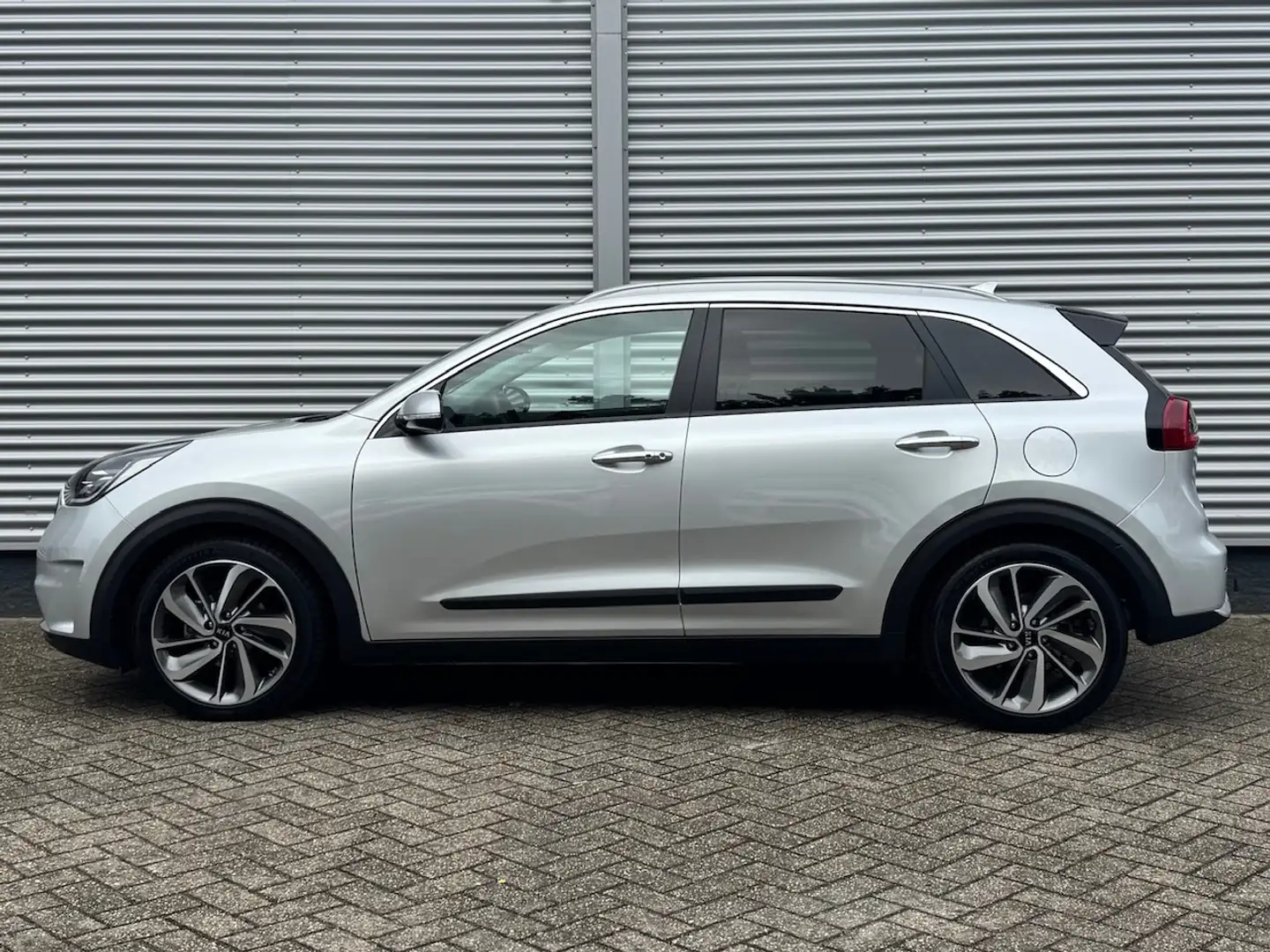 Kia Niro 1.6 GDi Hybrid 141pk DCT6 ExecutiveLine | Stoelkoe Gris - 2