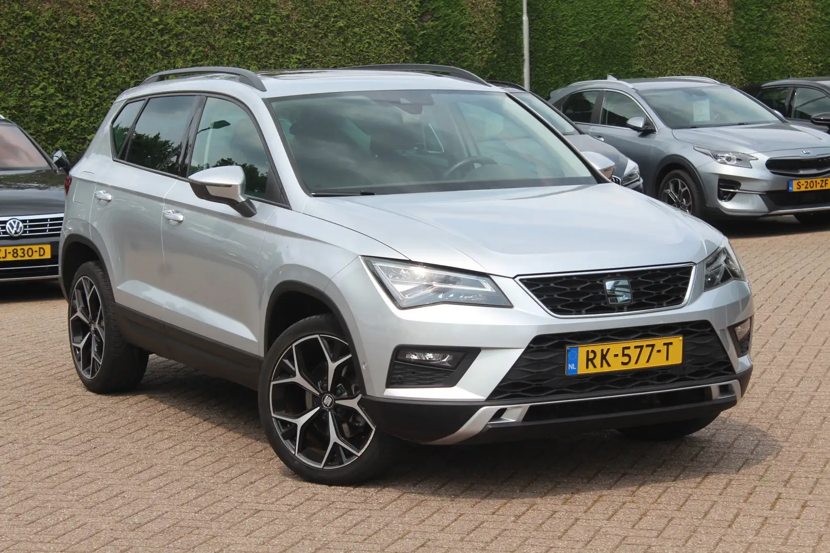 SEAT Ateca 1.4 EcoTSI Style / Trekhaak / Panoramadak / Camera Grijs - 1