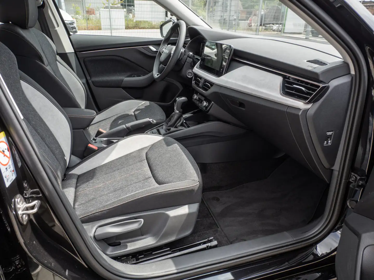 Skoda Kamiq 1.0 TSI Tour NAVI AHK ACC FACEL. LED Schwarz - 2