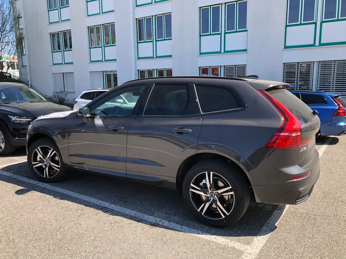 Volvo XC60 Essential T6 Recharged AWD Geartronic (MJ2025) Rood - 2